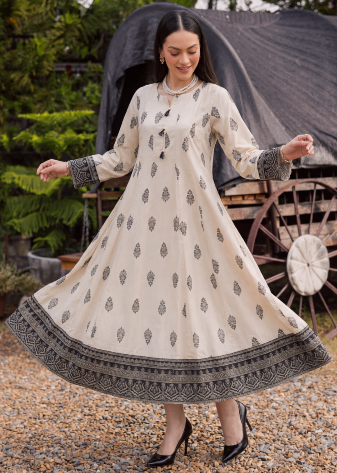 linen Pishwas in Beige