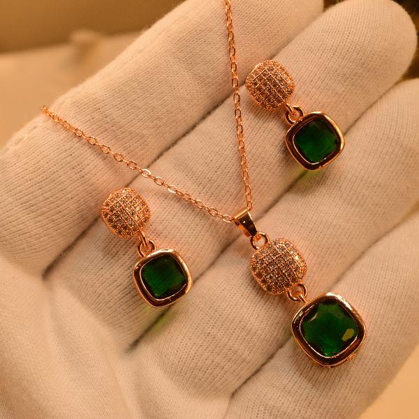 Jewelry Set in Green Color by - Trendy Women Jewelry Set ZKR7280