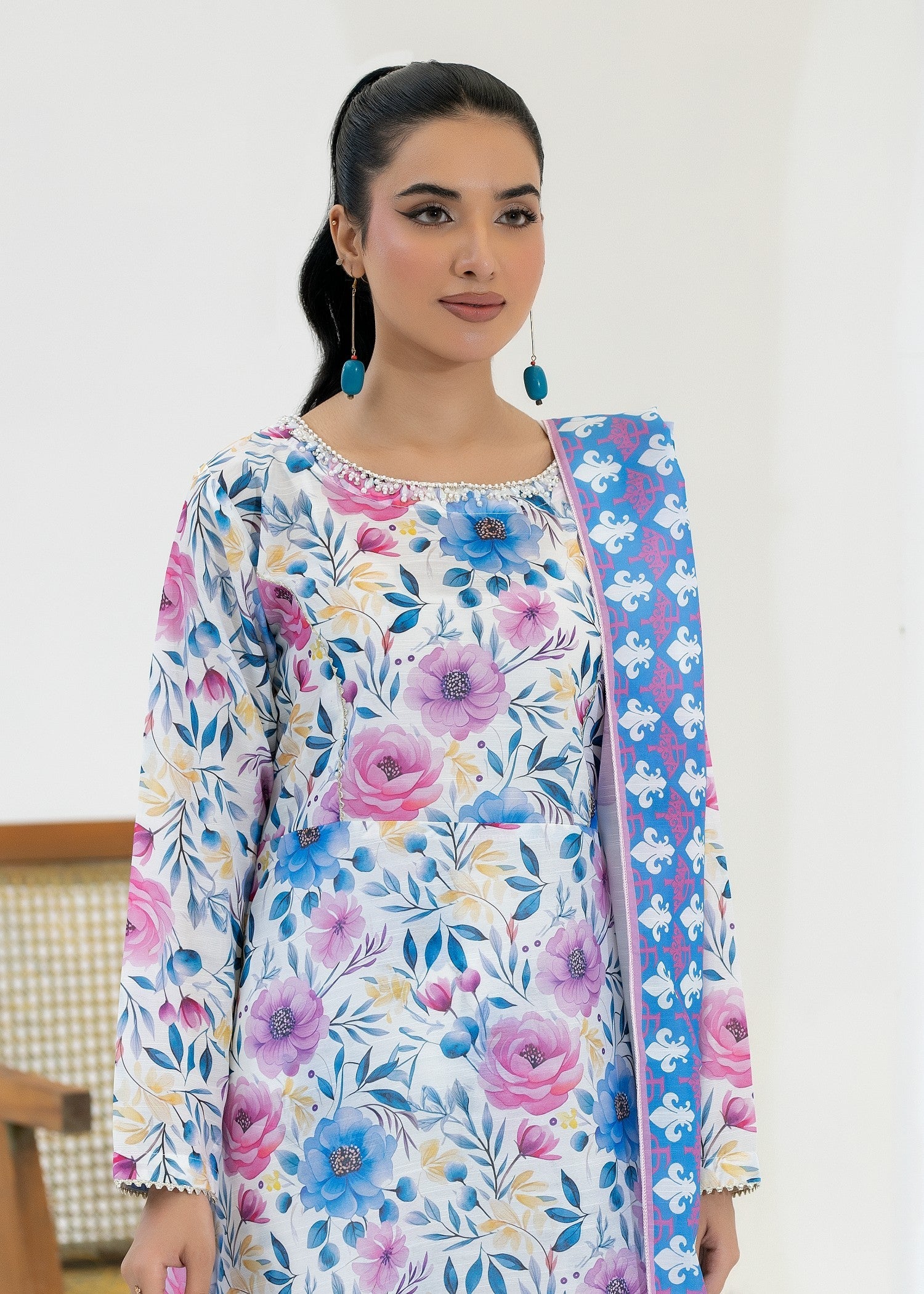 polyester-silk blend Pishwas in White