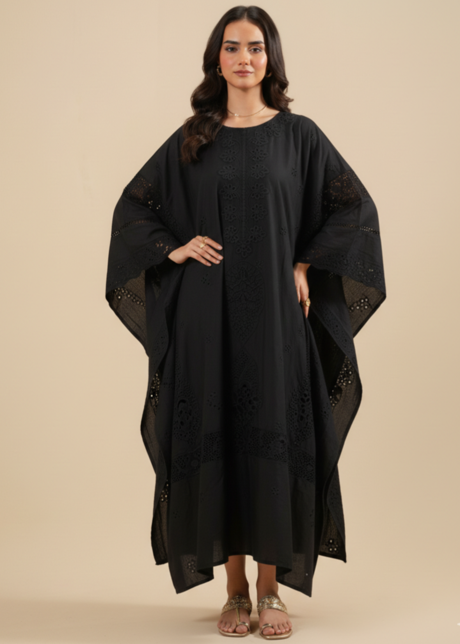 dhanak Kaftan in Black