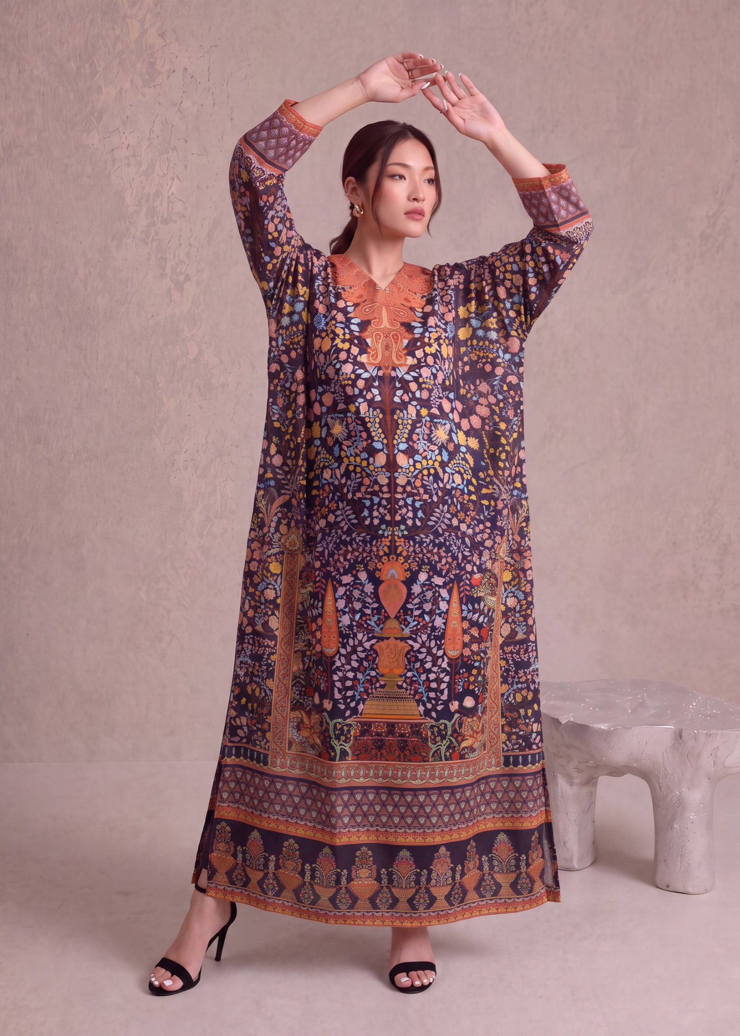 polyester crepe Kaftan in Black