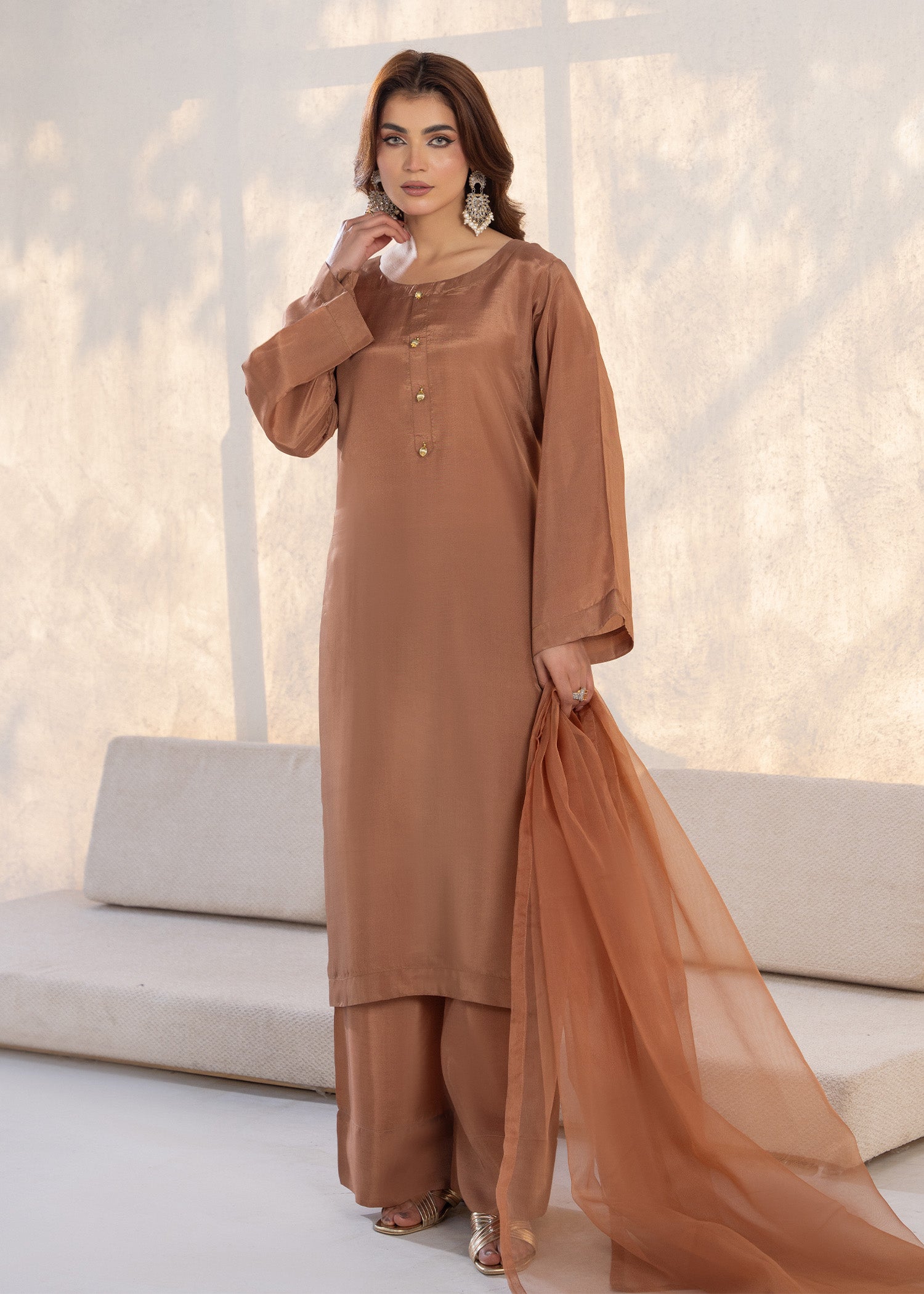 etles silk Kurta Set in Brown