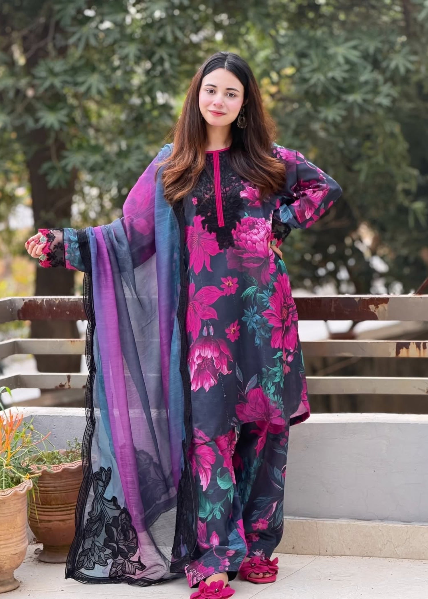 lawn Kurta Set in Black, shocking pink