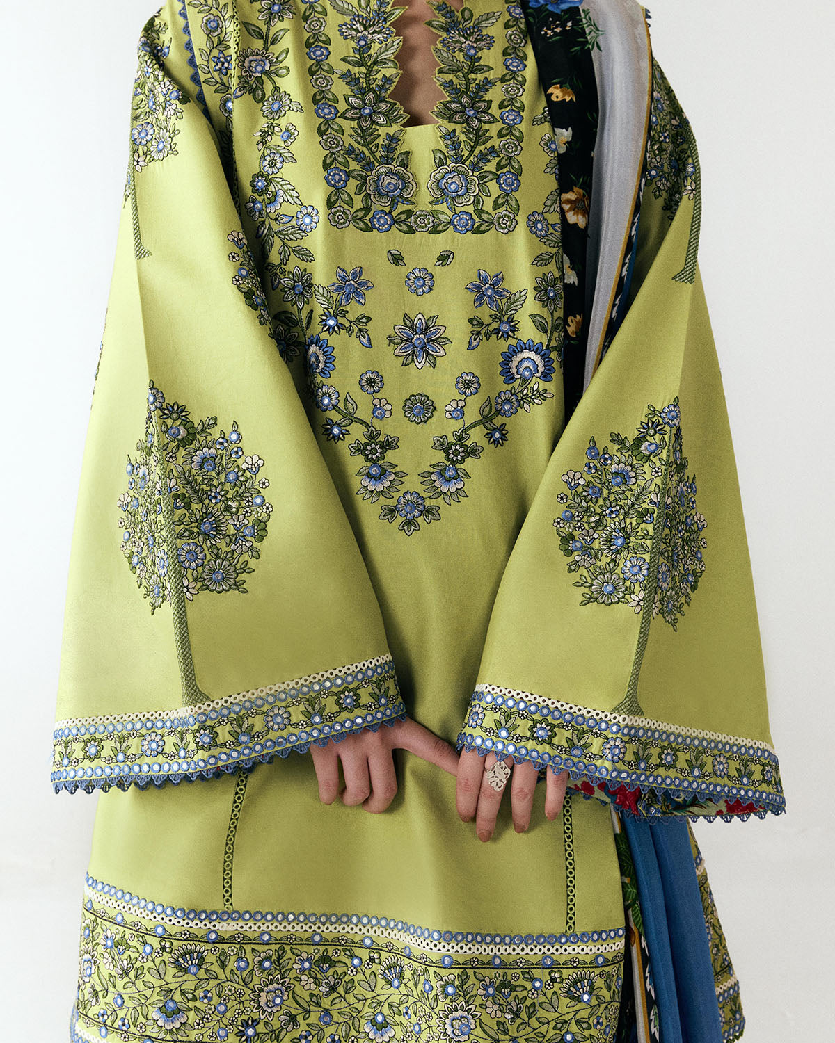 Jugnu Luxury Lawn Edit – Mai
