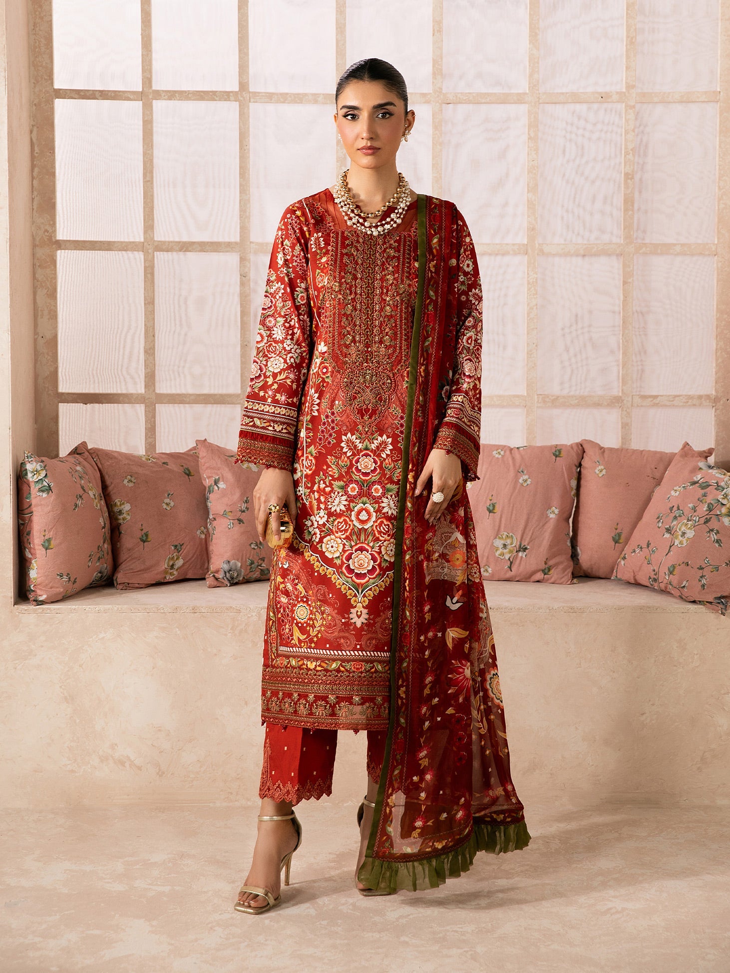 Syra Lawn – Calyx