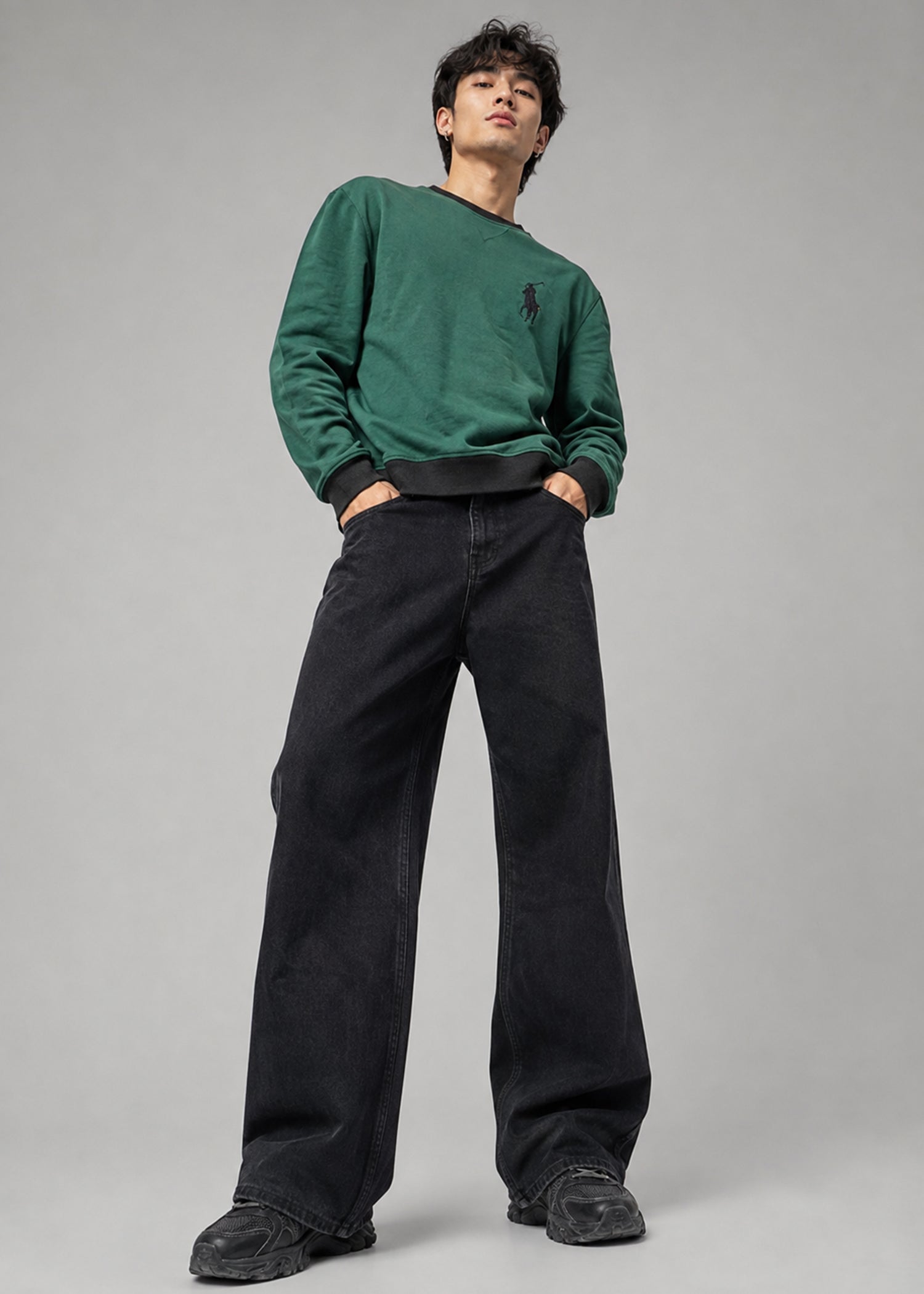 terry Sweatshirt in Black, green