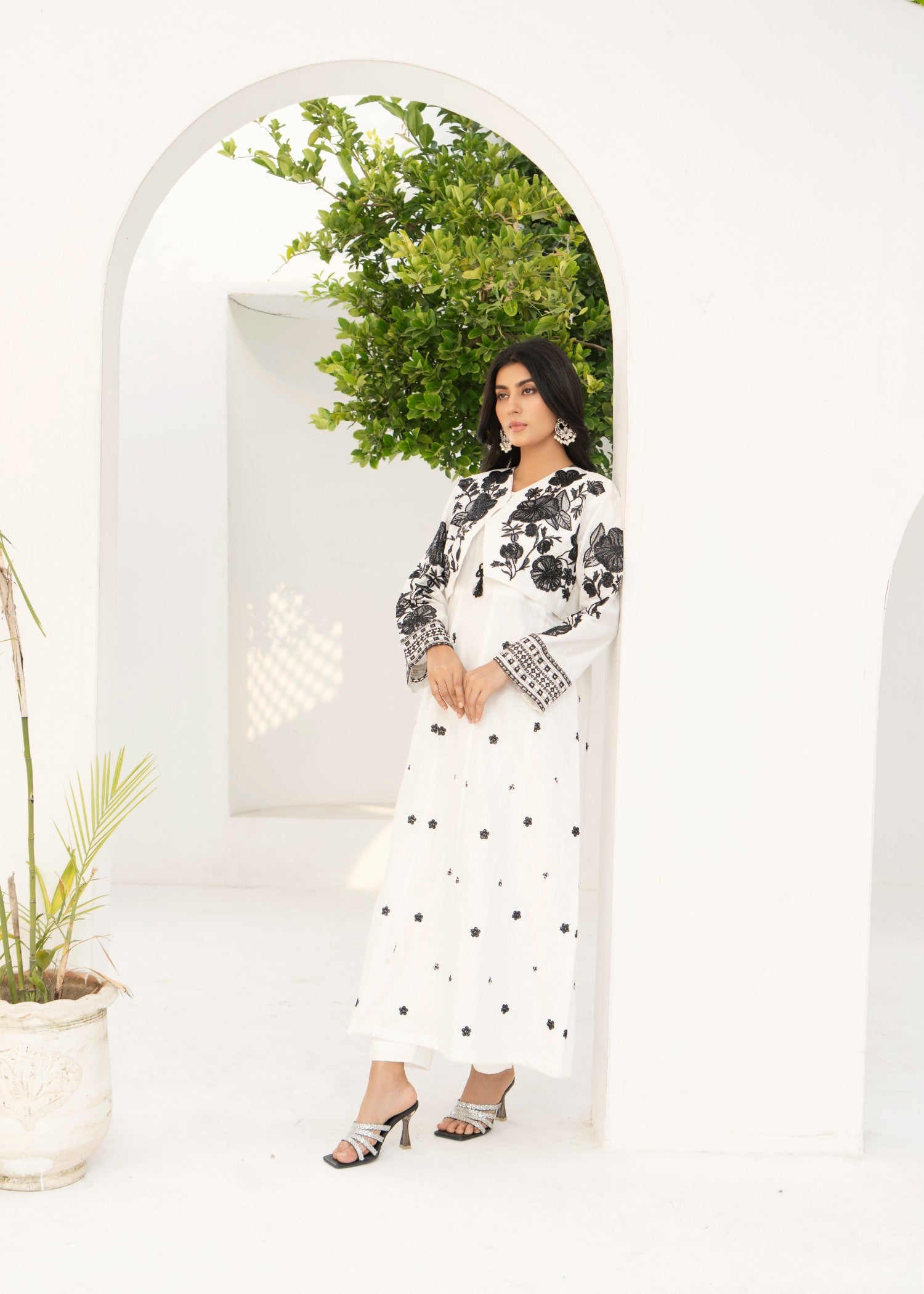 khaddar Pishwas in White