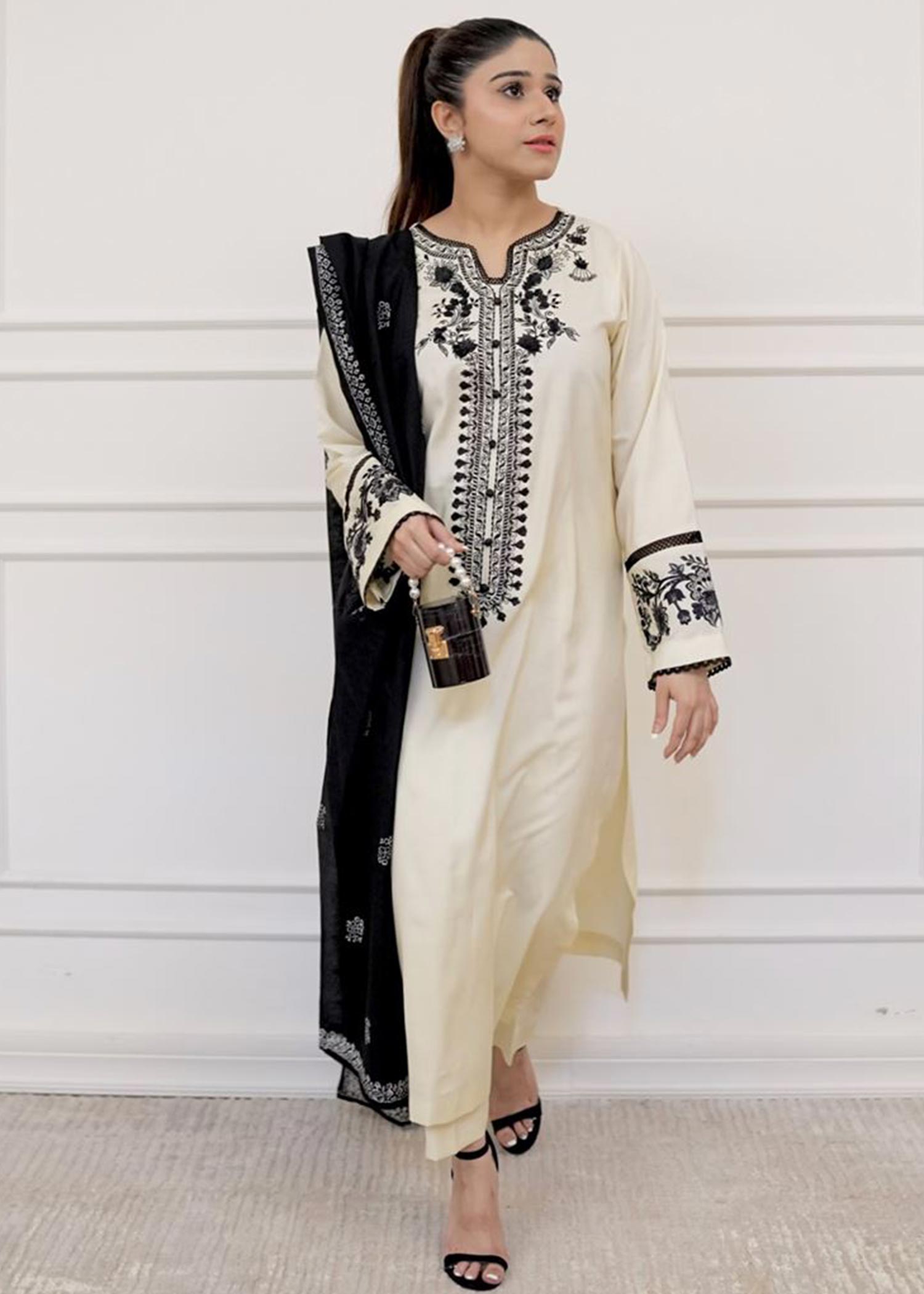 khaddi silk Kurta Set in Off-white