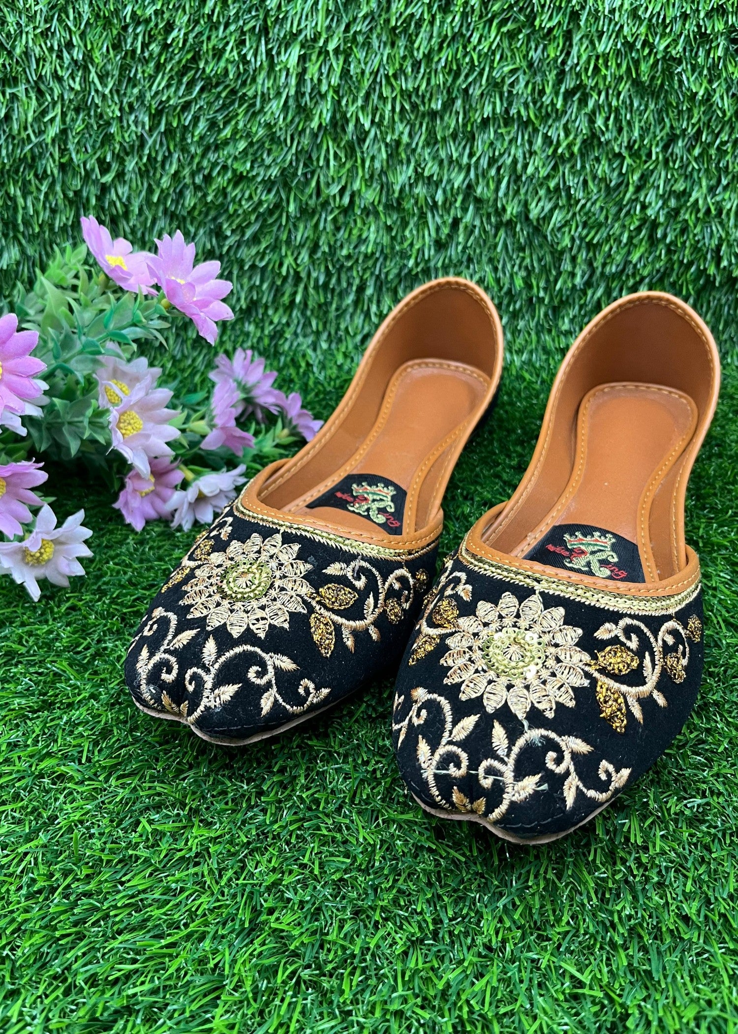 Khussa in Black by - High Quality Women Khussa XEN9284