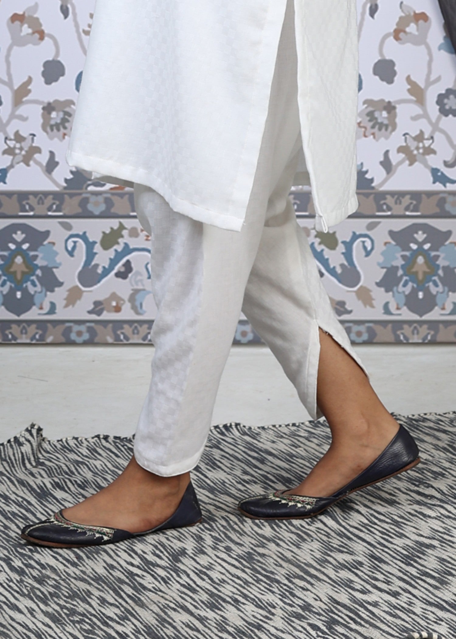 self jacquard Kurta Set in Off-white