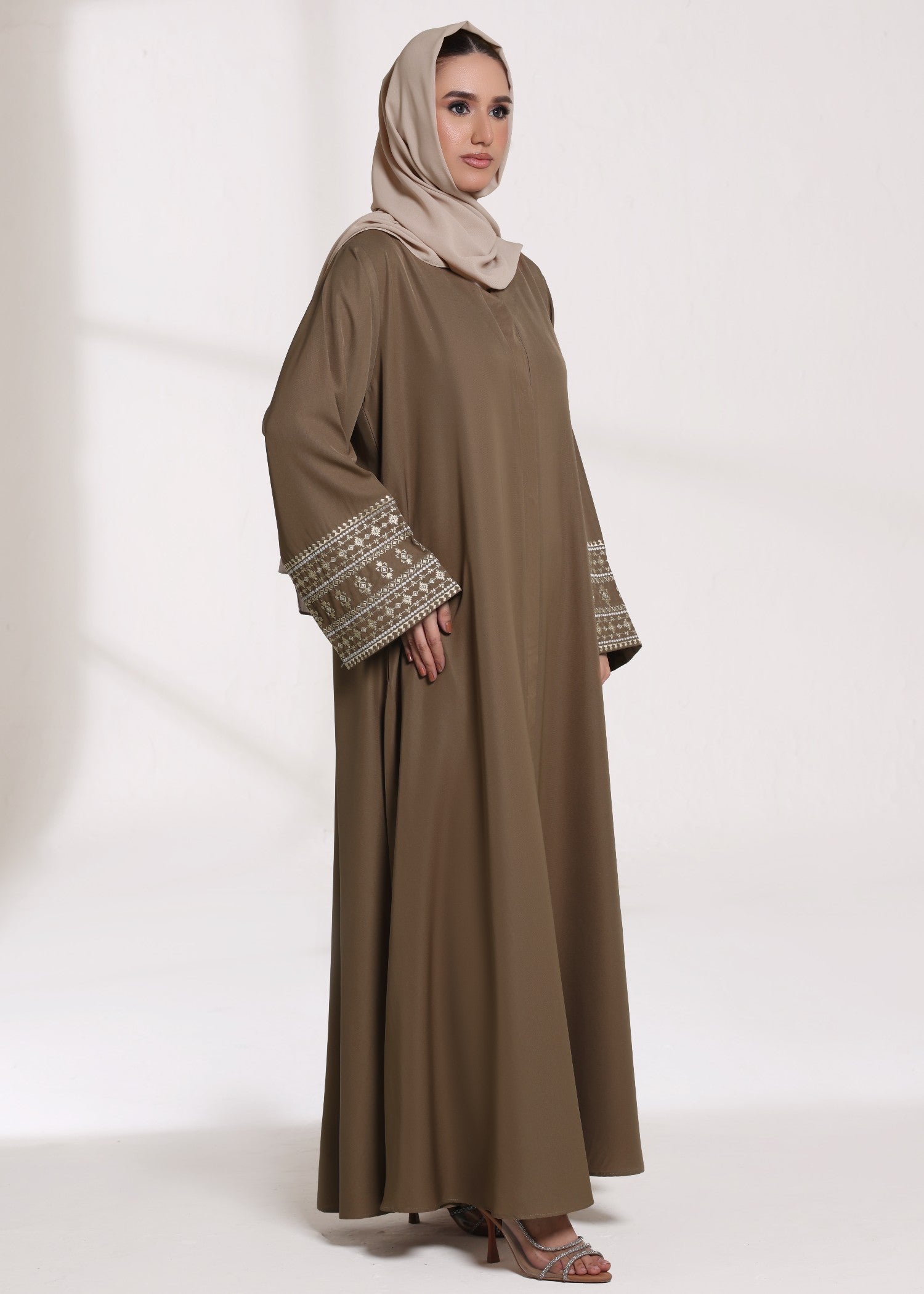 nidha Abaya in Coffee brown