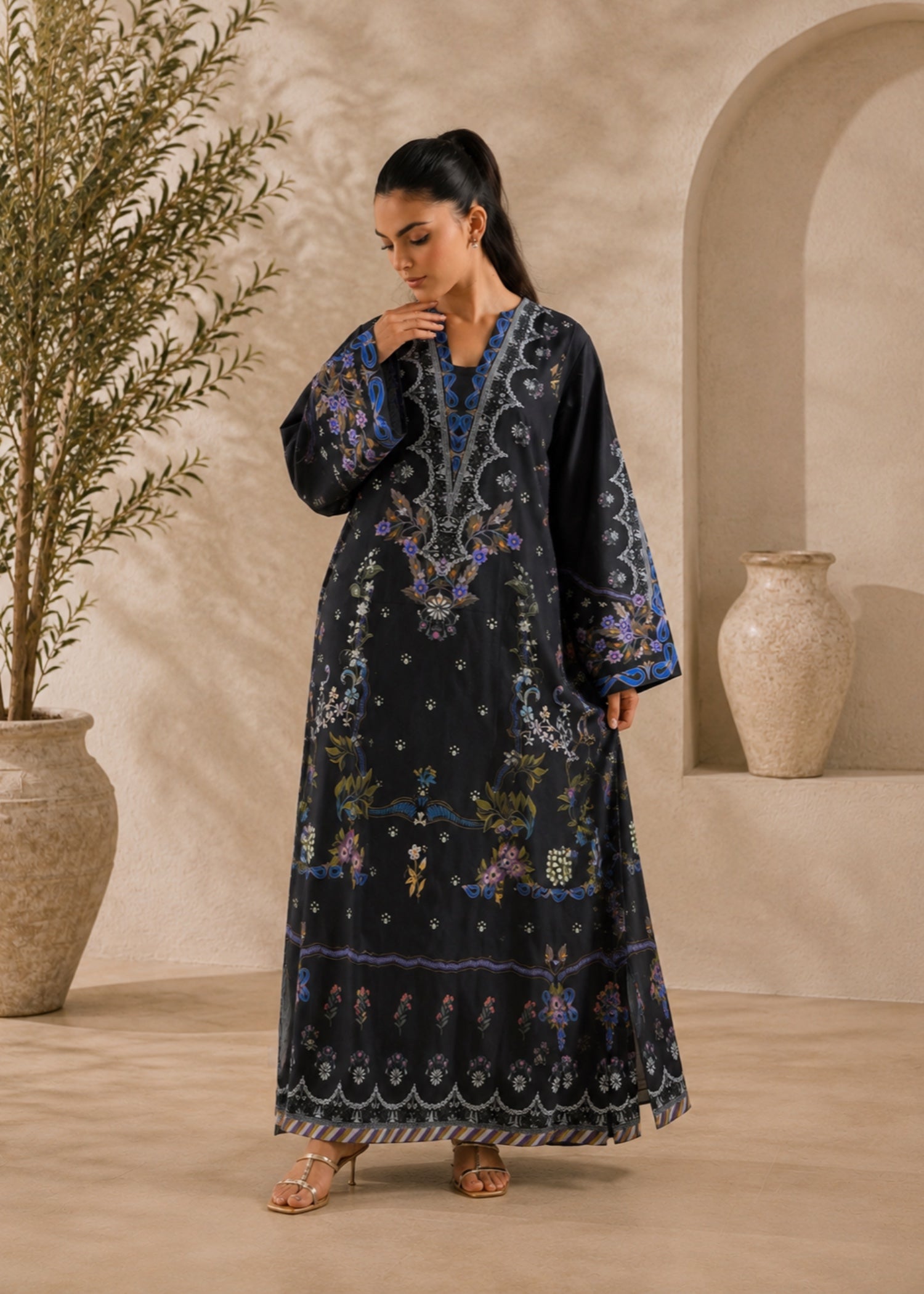 poly lawn Kaftan in Black