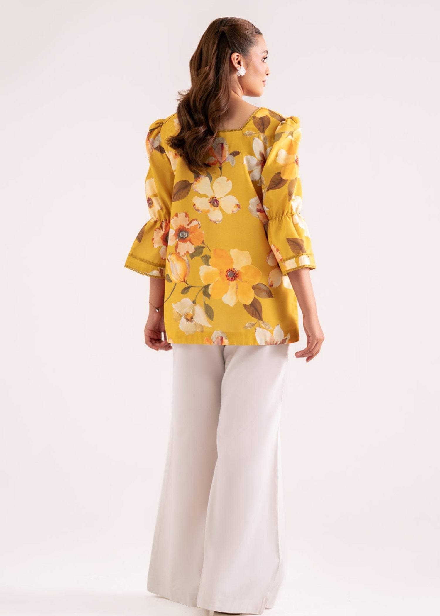 crepe Top in Off-white, yellow