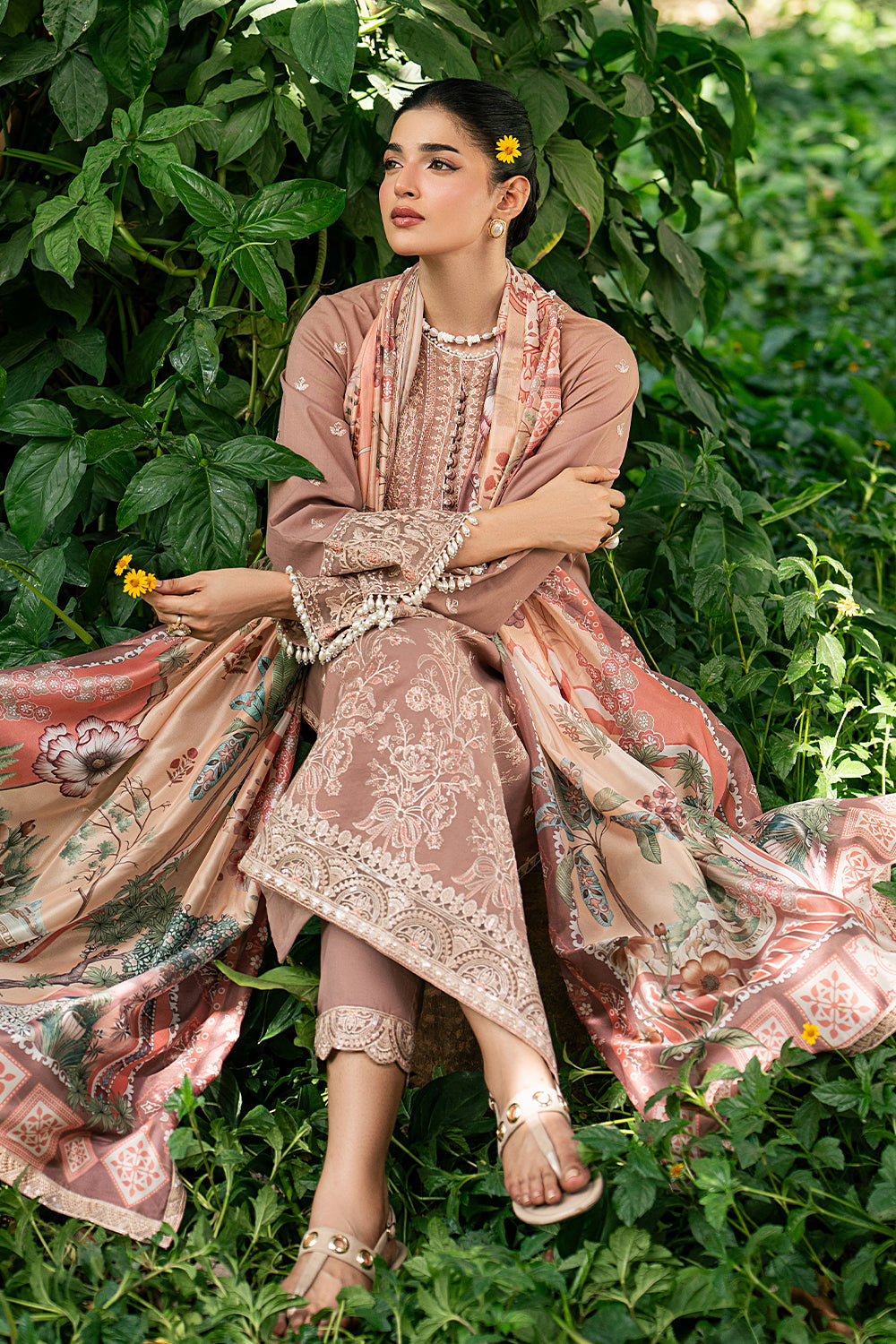 Luxury Lawn – CAMELLIA - MSU0626