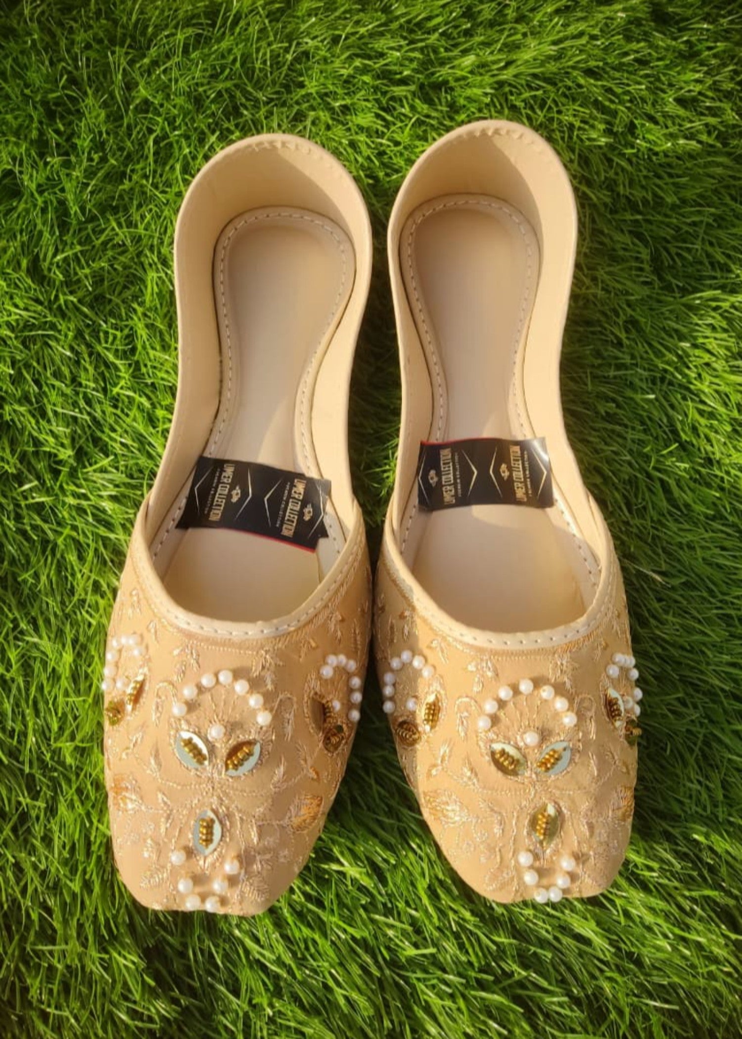 Khussa in Beige by - High Quality Women Khussa YFX2192