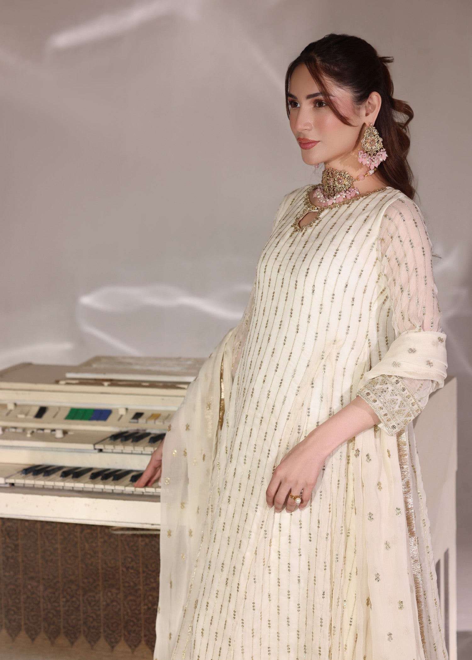 chiffon Pishwas in Off-white