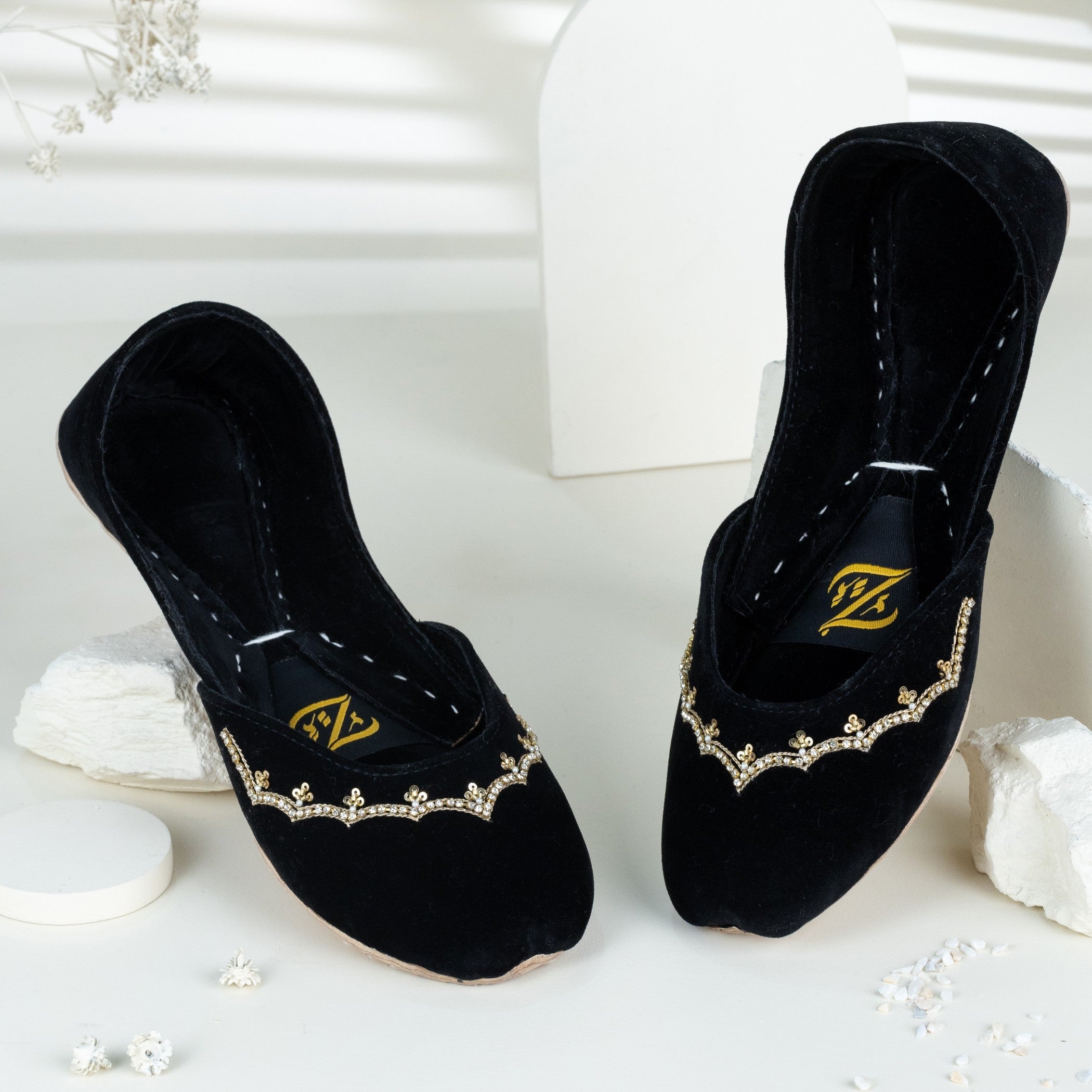Khussa in Black by - High Quality Women Khussa QDY8089