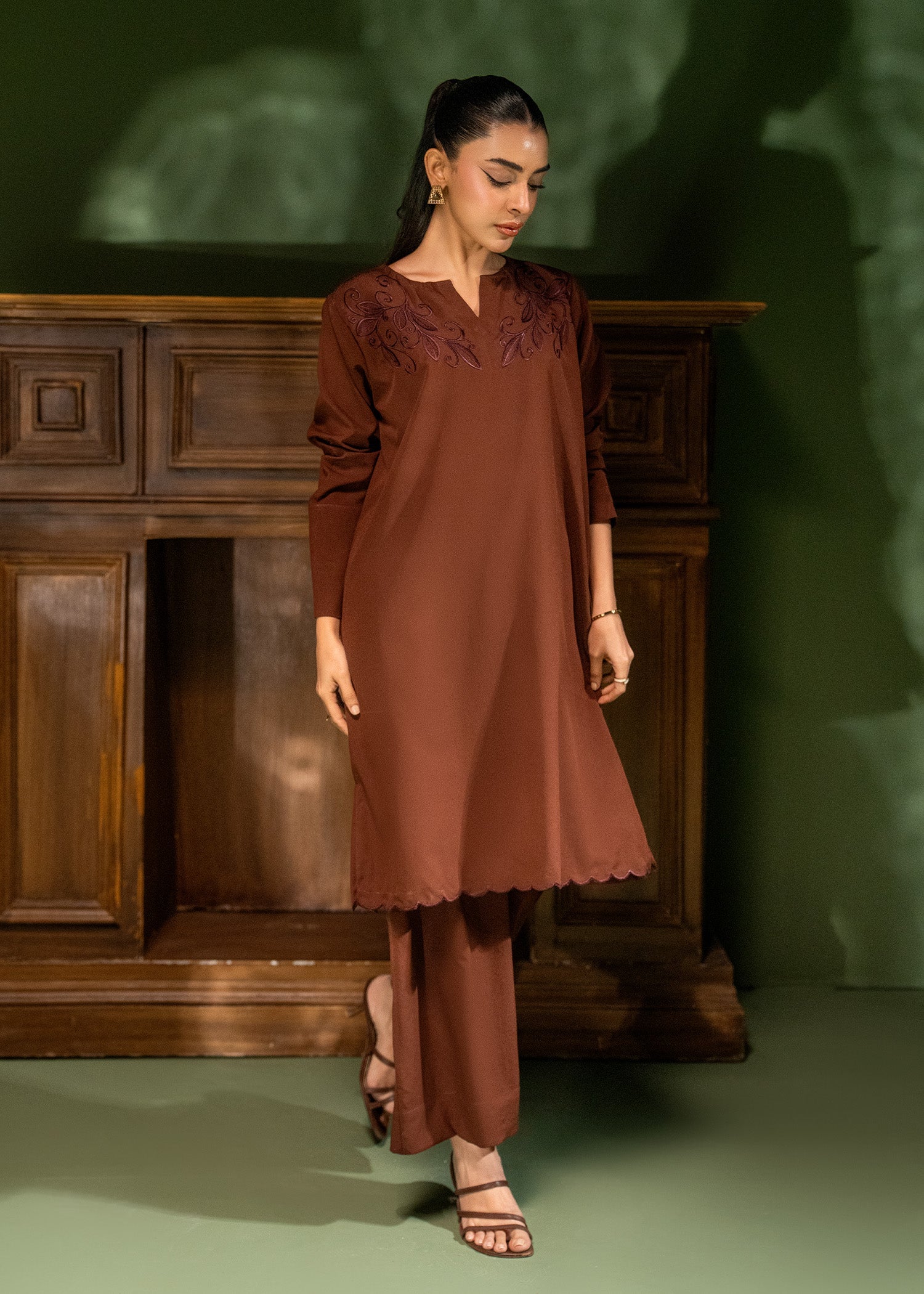 crepe Kurta Set in Walnut brown