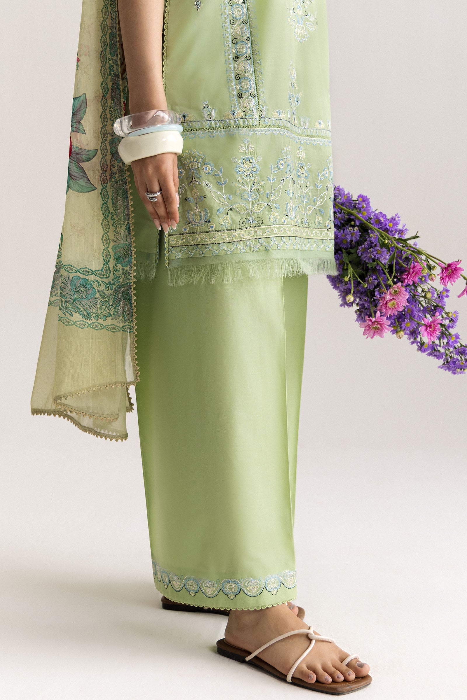 Coco Lawn Edit II – Noa-5B
