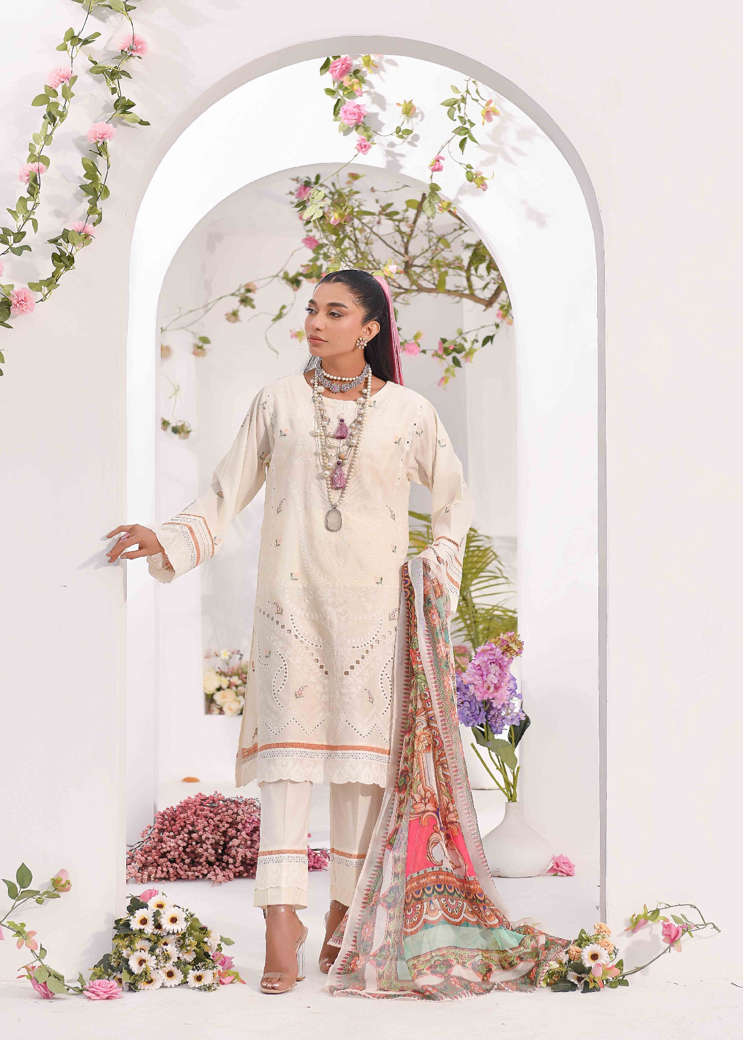 lawn Kurta Set in Ivory