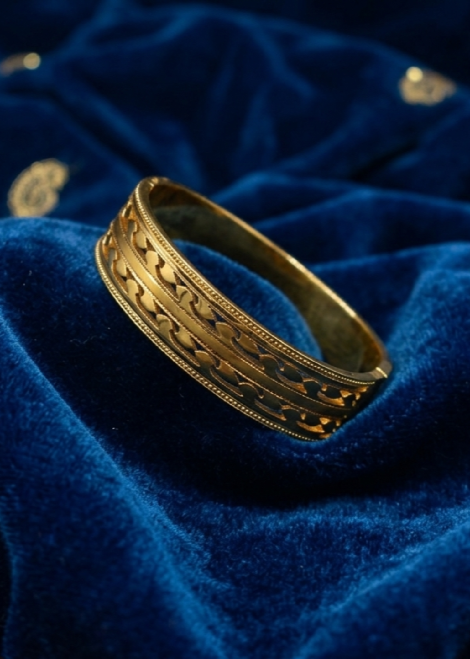 Bangles in Gold Color by - Trendy Women Bangles SMD6083