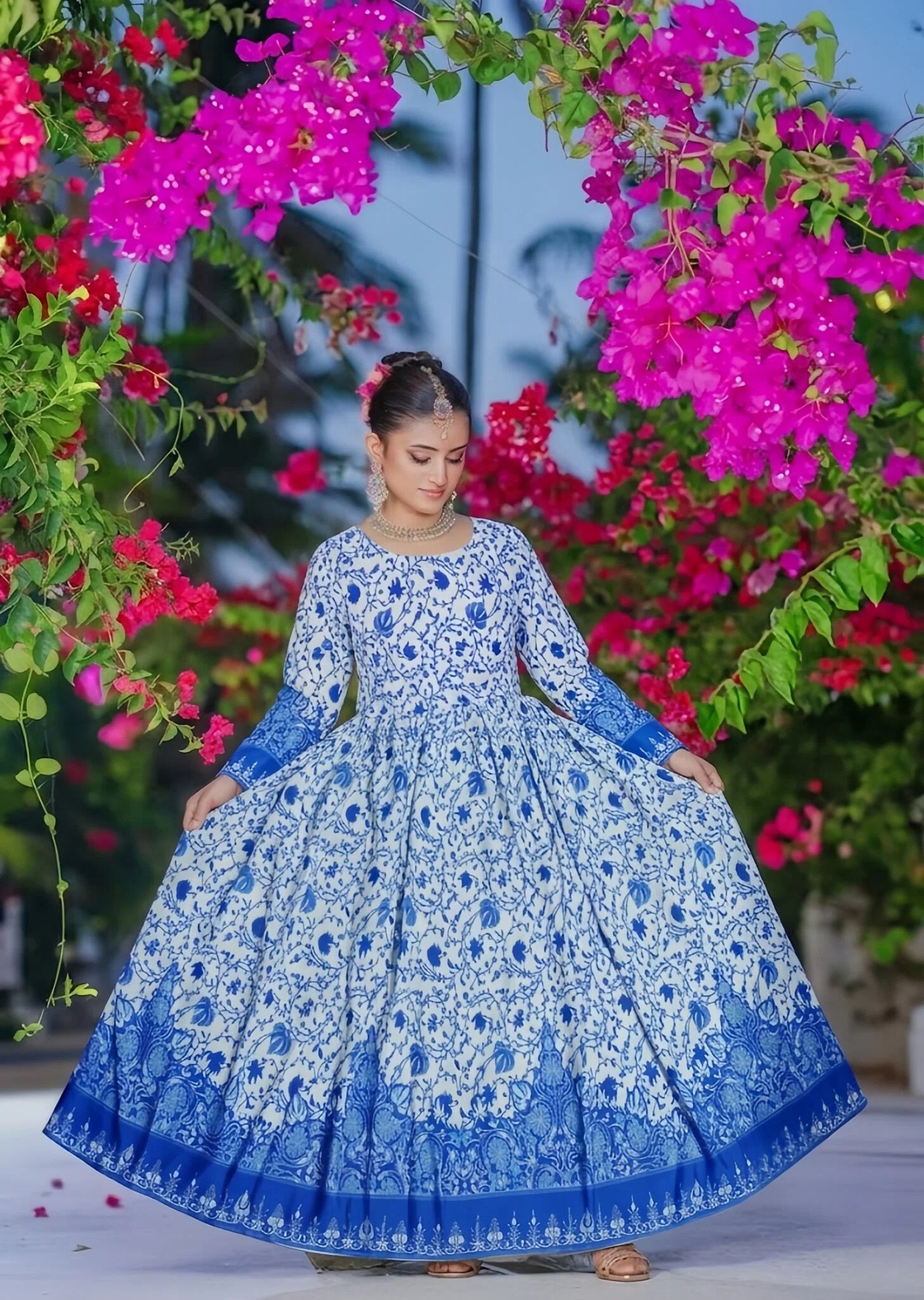 poly lawn Maxi in Royal blue, white