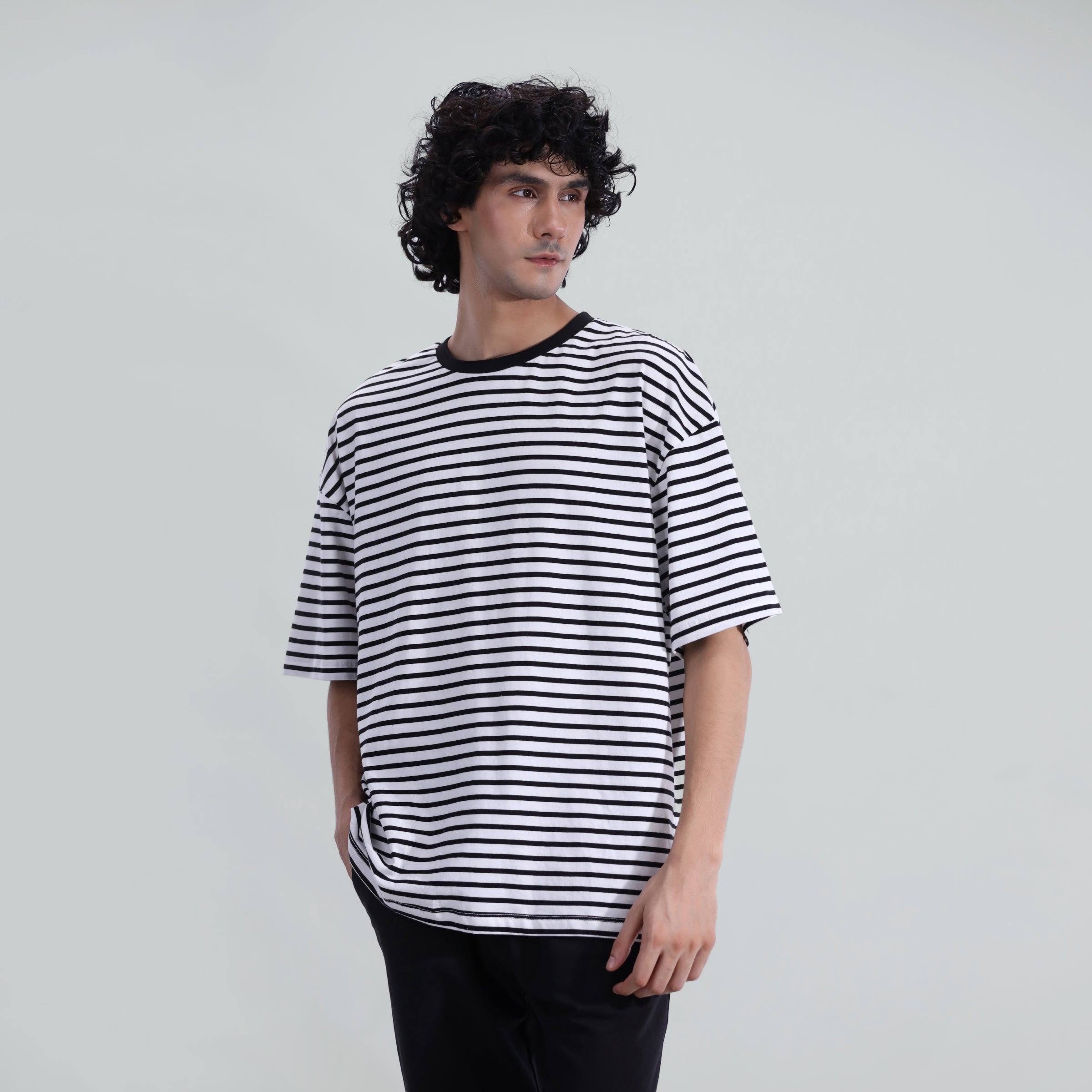 zari cotton T Shirt in White, black