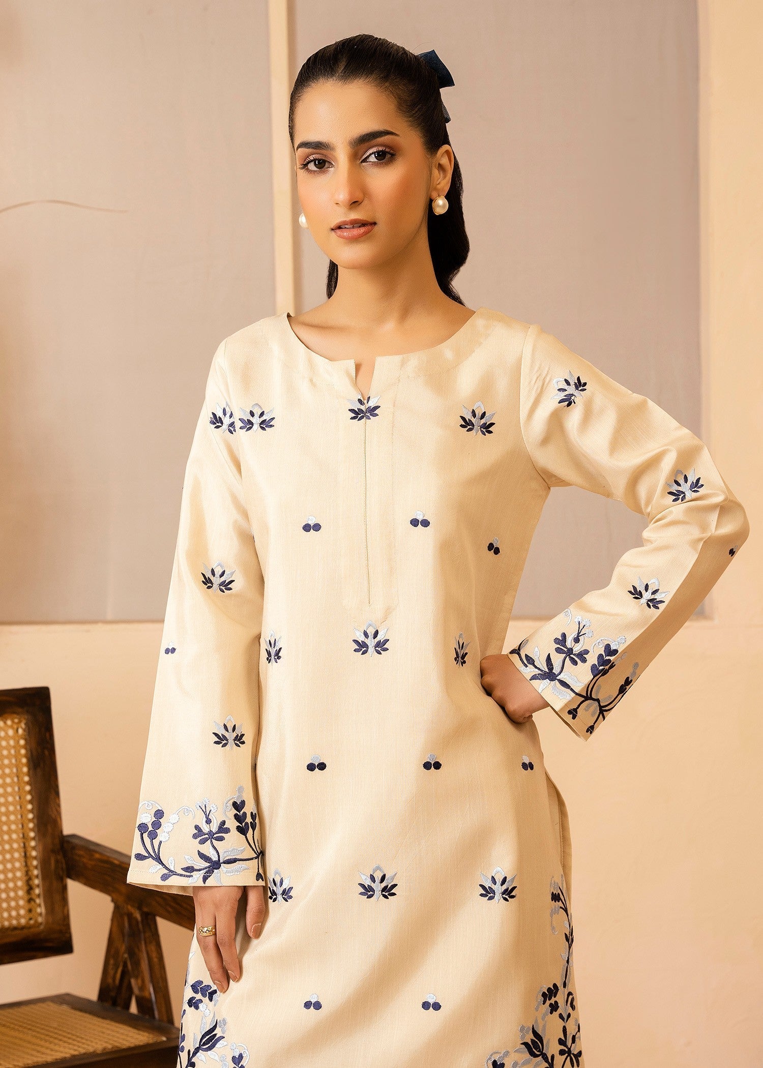 medium silk Kurta Set in Cream