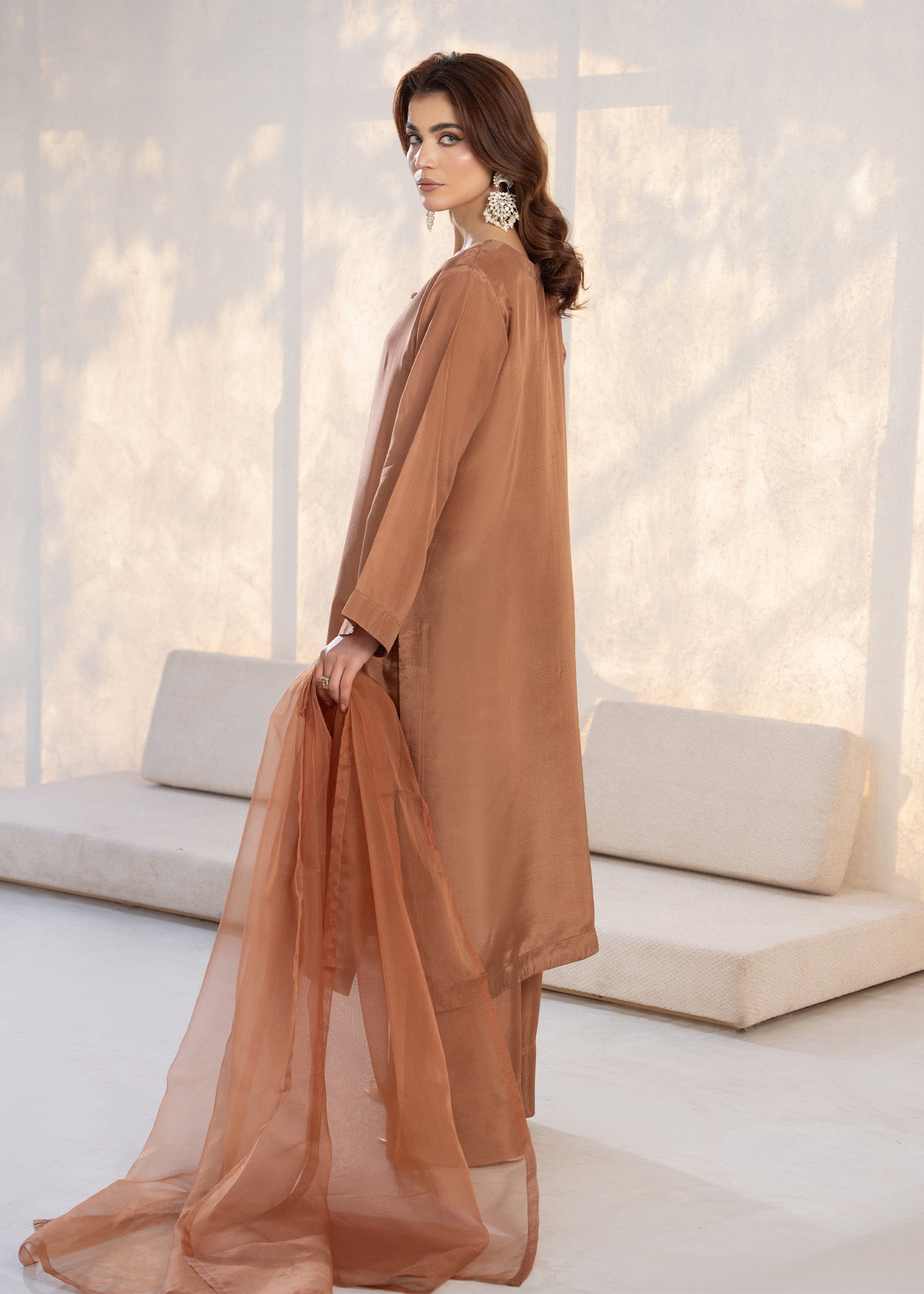 etles silk Kurta Set in Brown