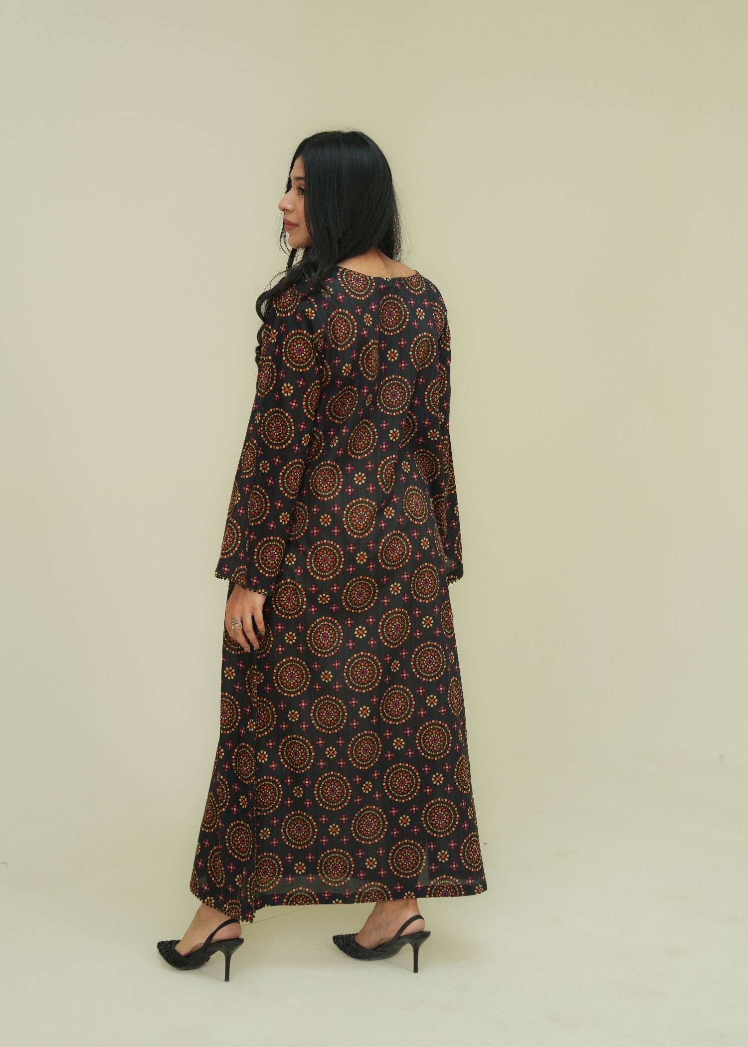 lawn Kaftan in Black