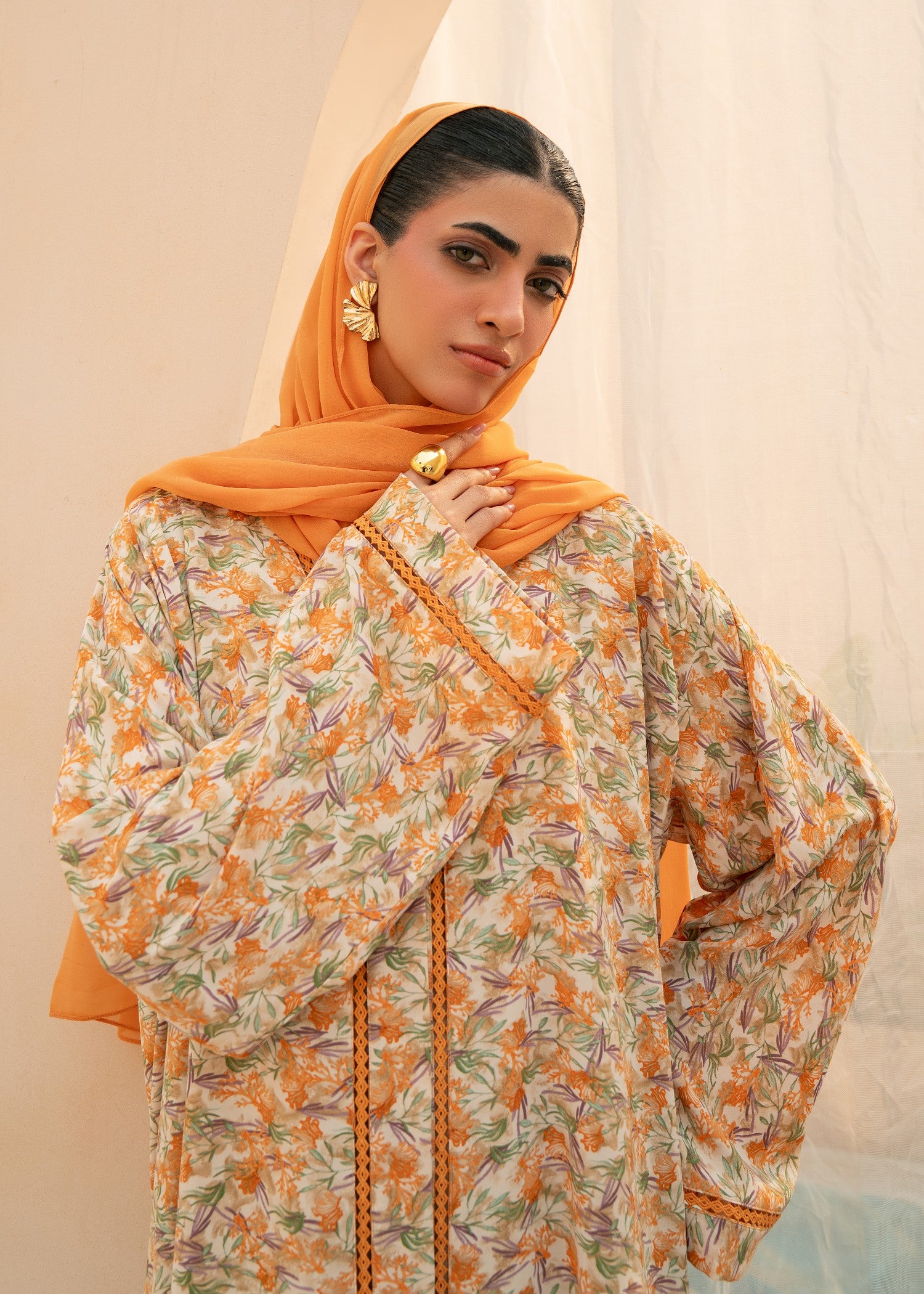 grip Abaya in Multi, peach orange, yellow-orange