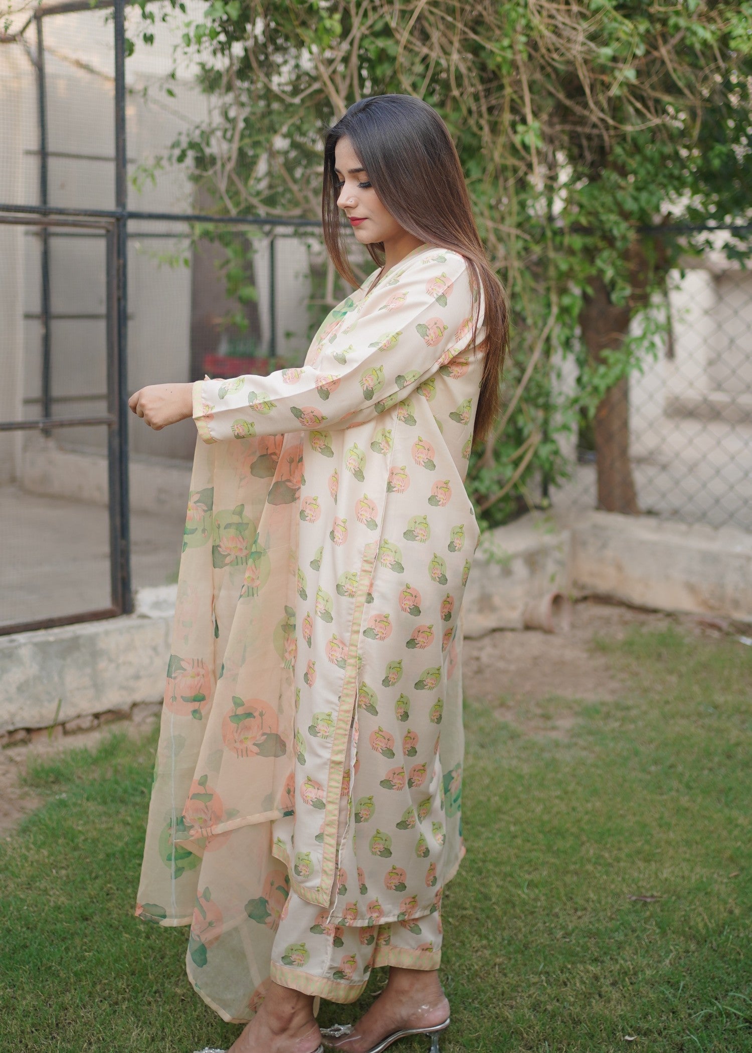 swiss lawn Kurta Set in Ivory