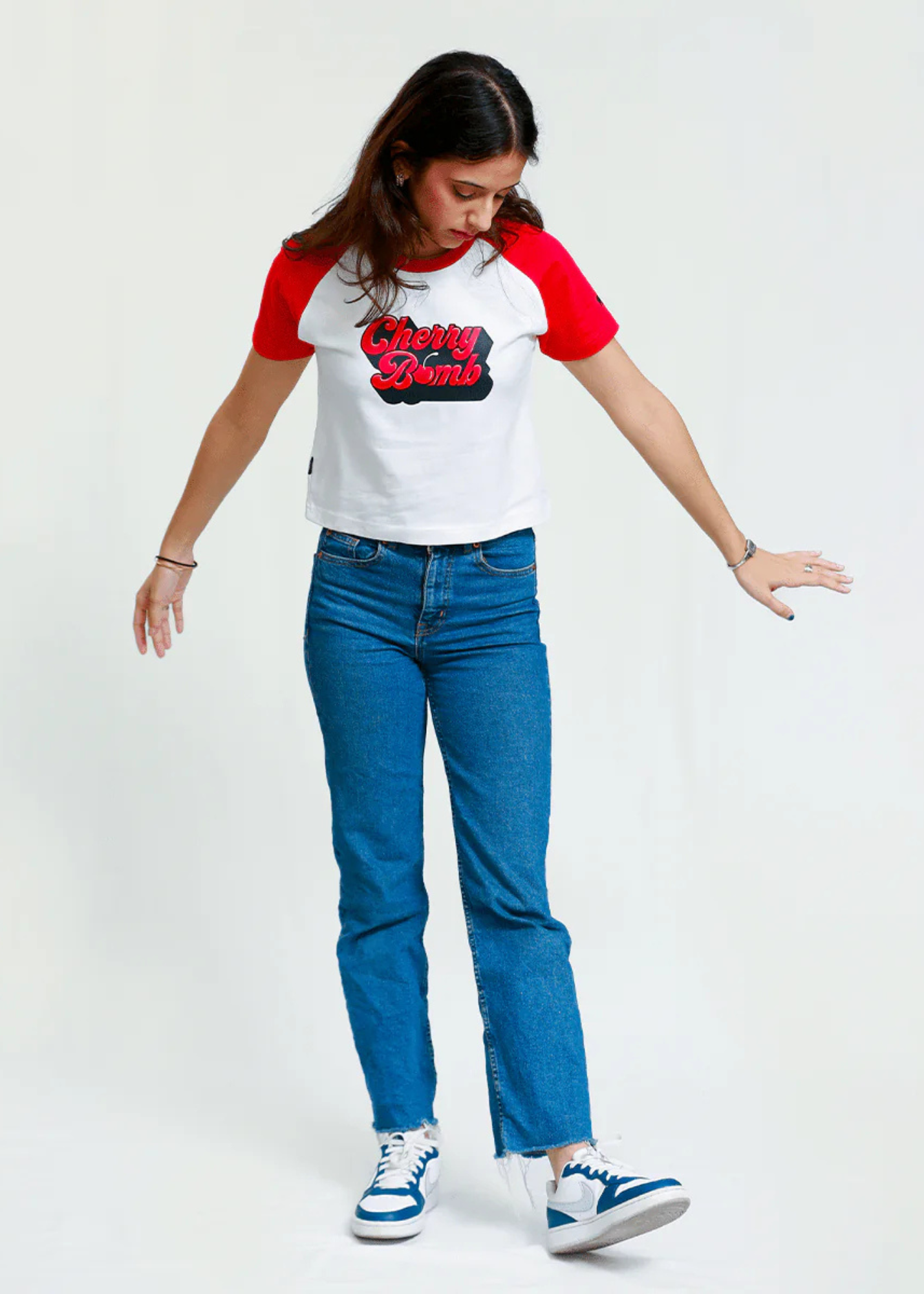 cotton T Shirt in White, red
