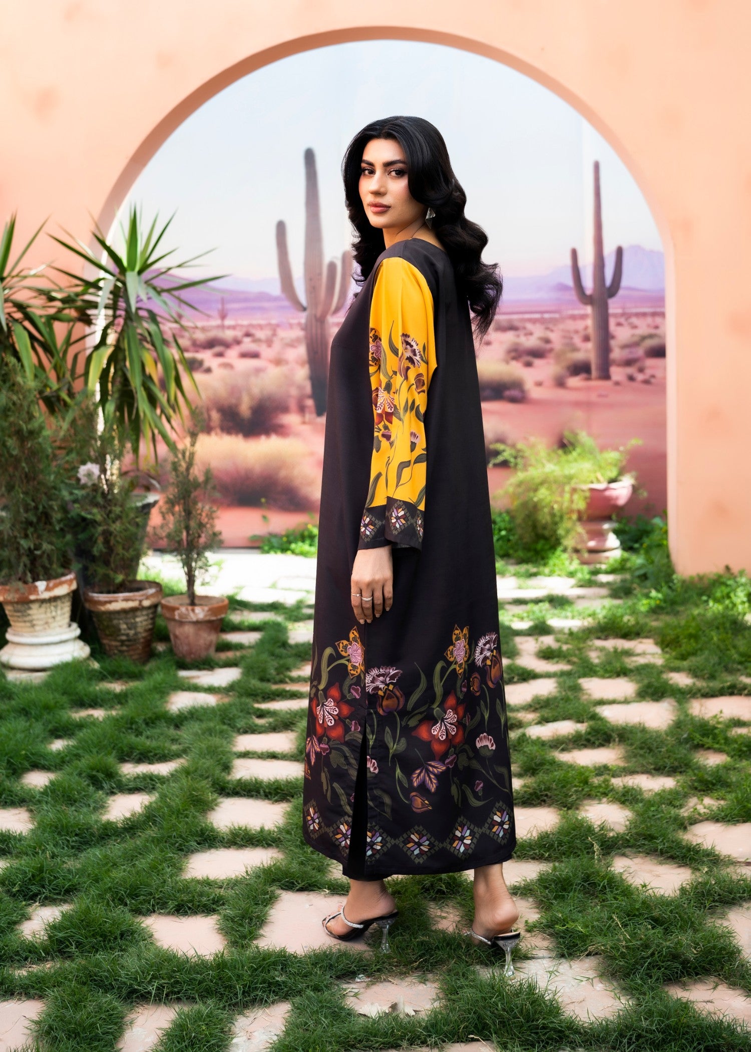 poly lawn Kaftan in Ebony
