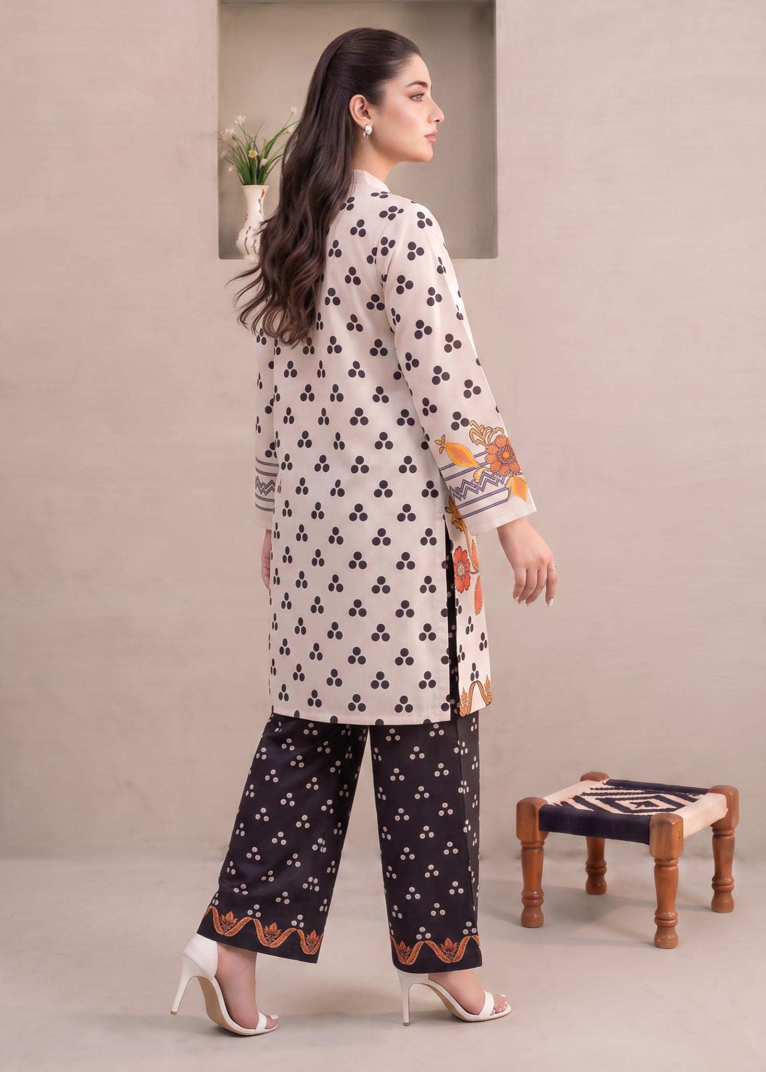 polyester crepe Kurta Set in Black, white
