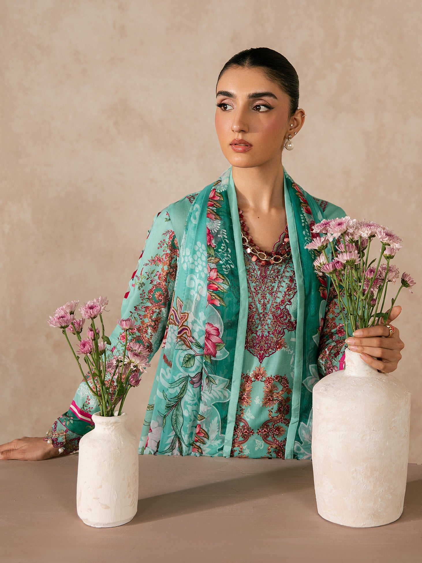 Syra Lawn – Vaila