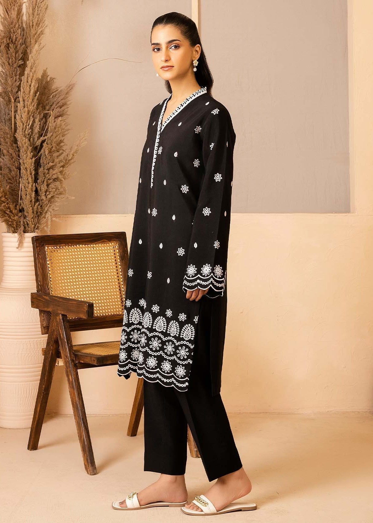 medium silk Kurta Set in Black