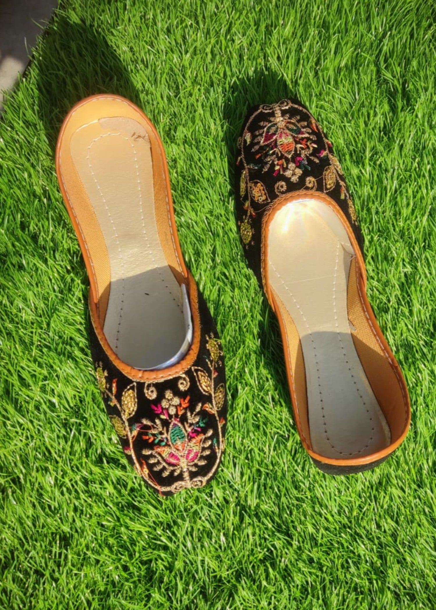 Khussa in Black by - High Quality Women Khussa HHJ4169