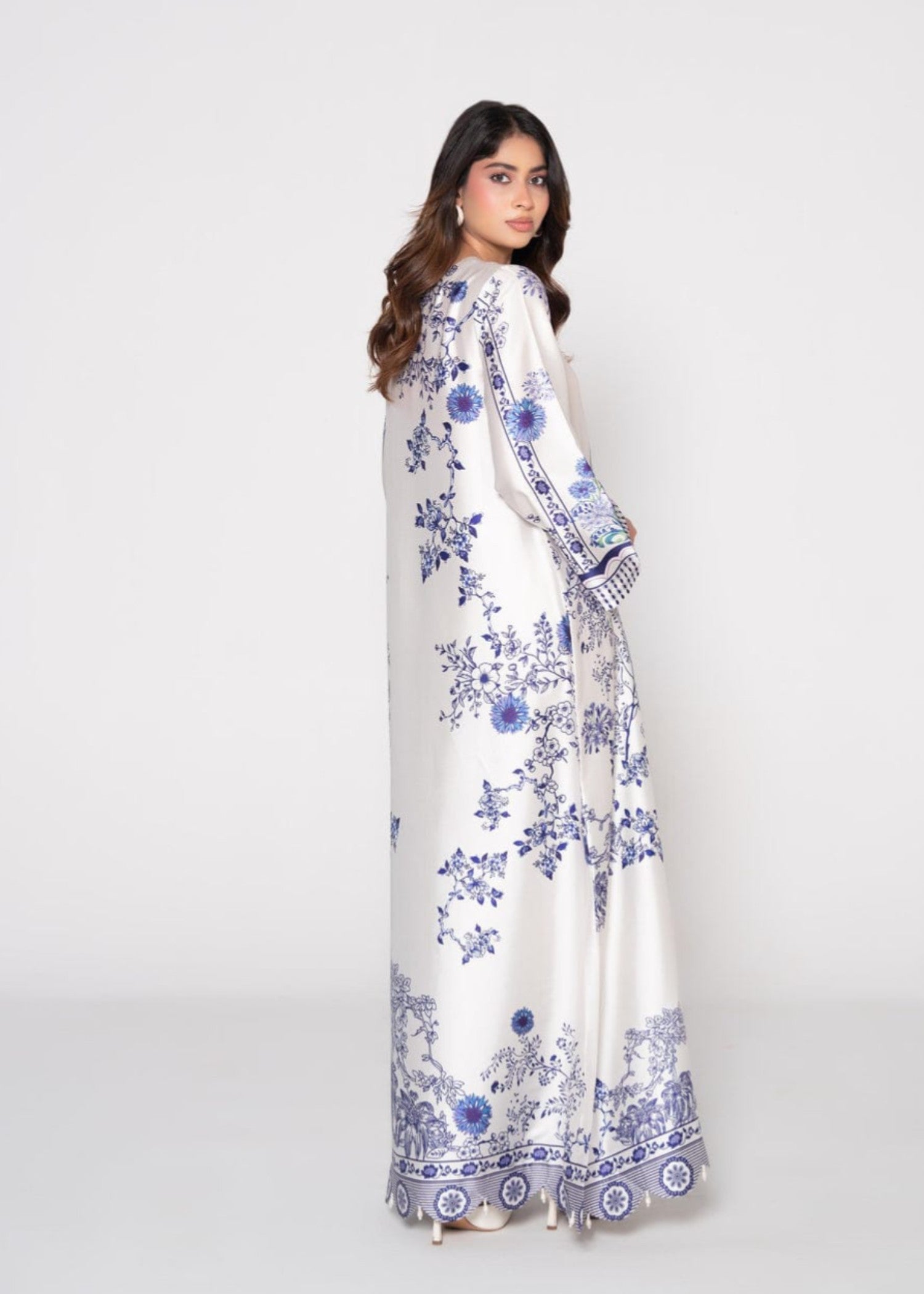 crepe silk Kaftan in White