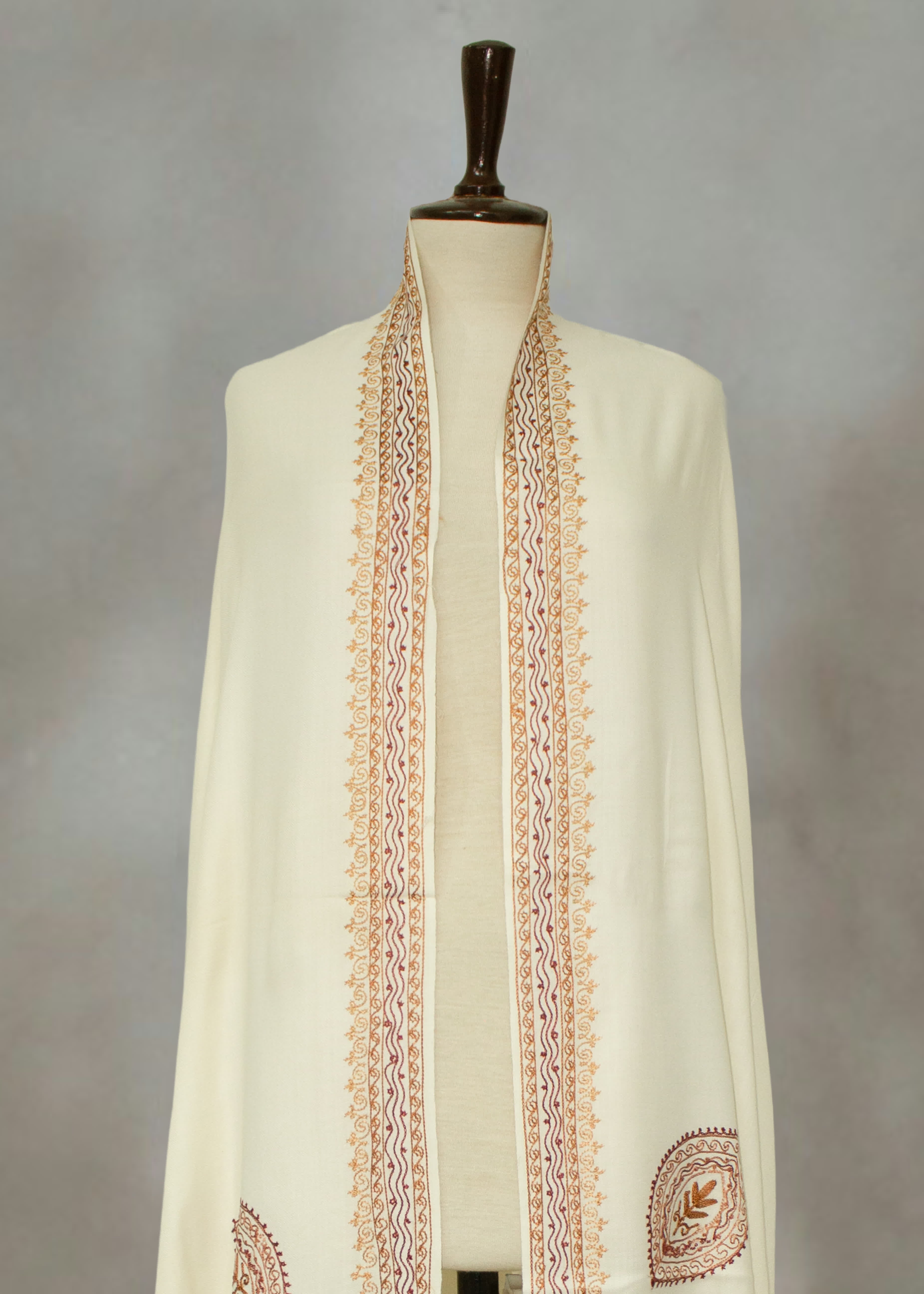 Shawl in White Color by - Trendy Women Shawl GQY3530