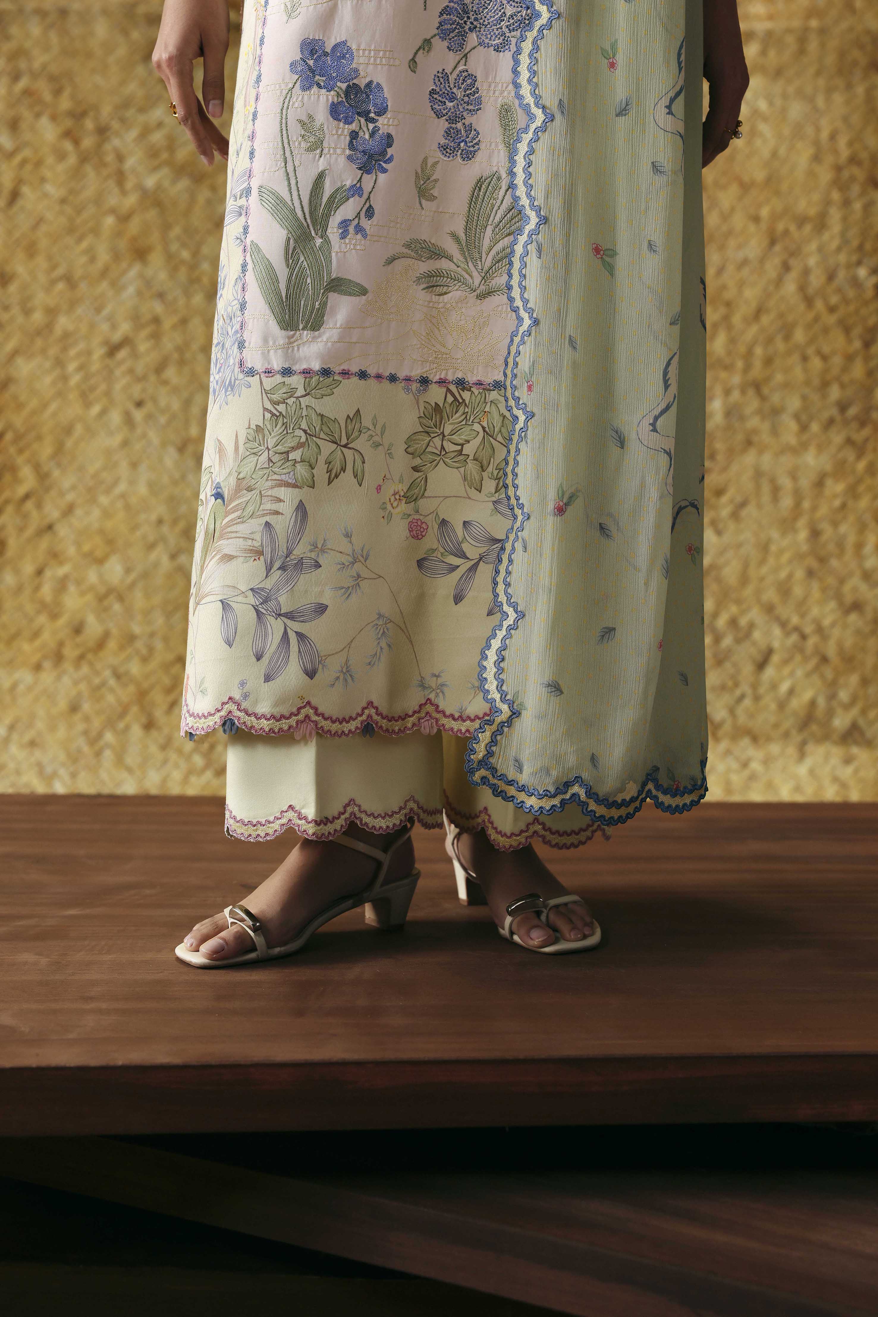 Luxury Lawn – SL-08-26-V2
