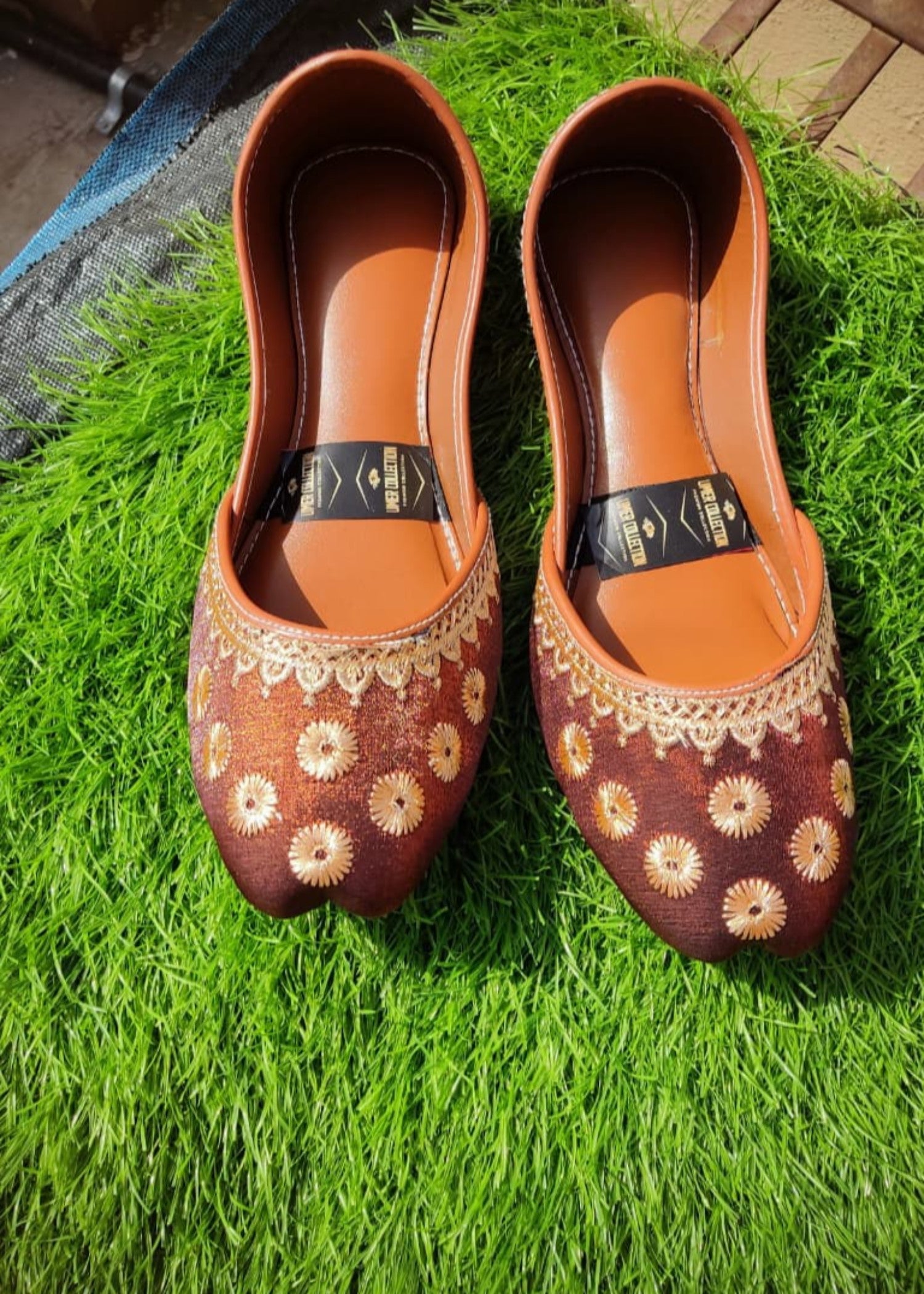 Khussa in Wine red by - High Quality Women Khussa IEA0927