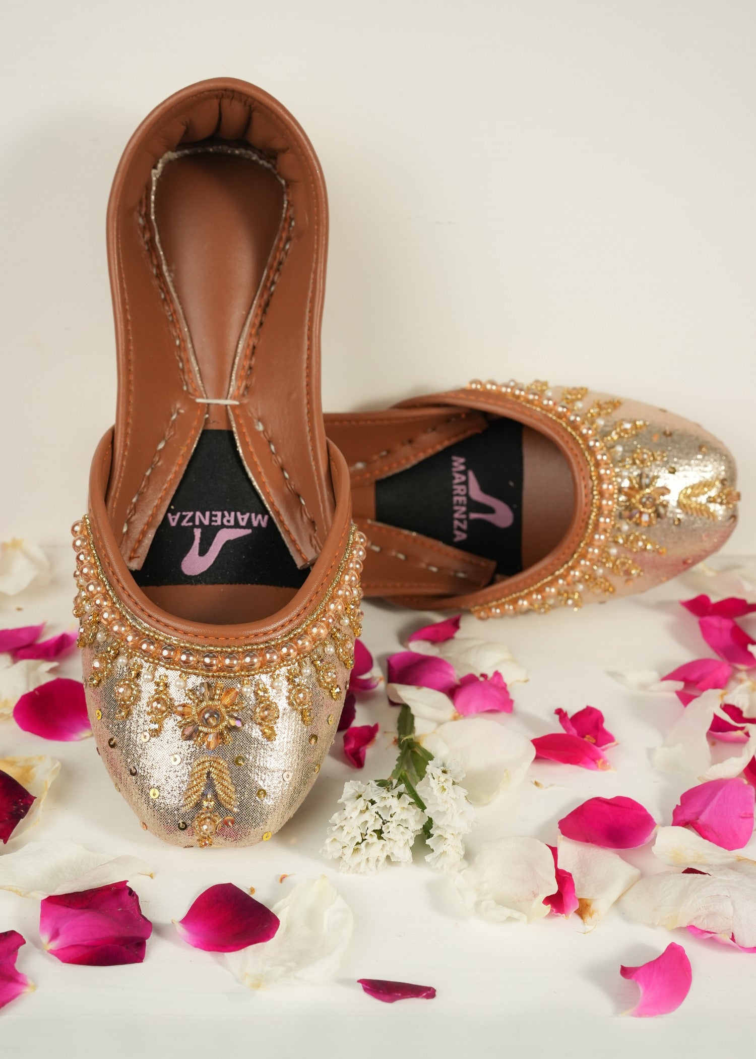 Khussa in Gold by - High Quality Women Khussa YVY0373