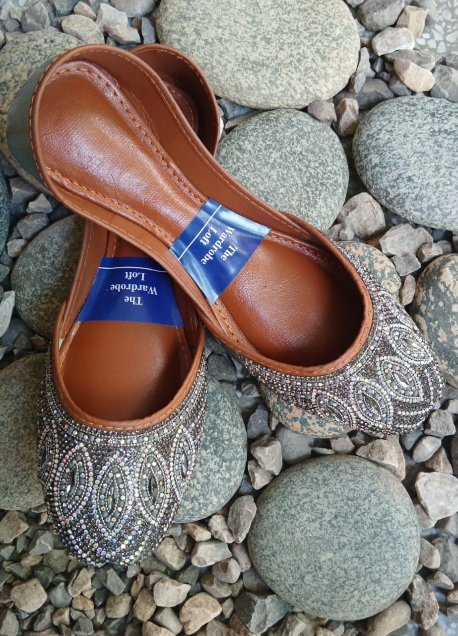 Khussa in Silver by - High Quality Women Khussa ODQ0117