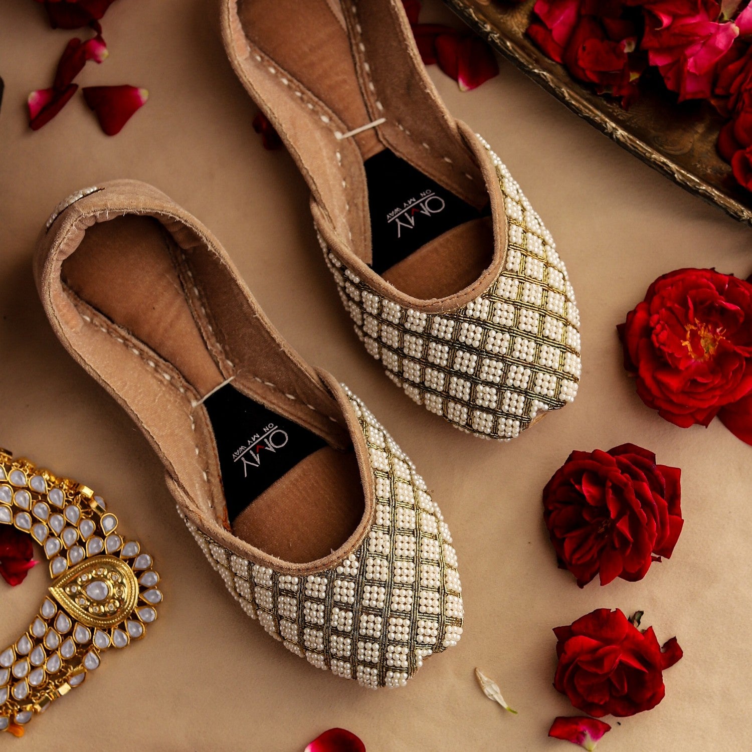 Khussa in White by - High Quality Women Khussa JTP3707