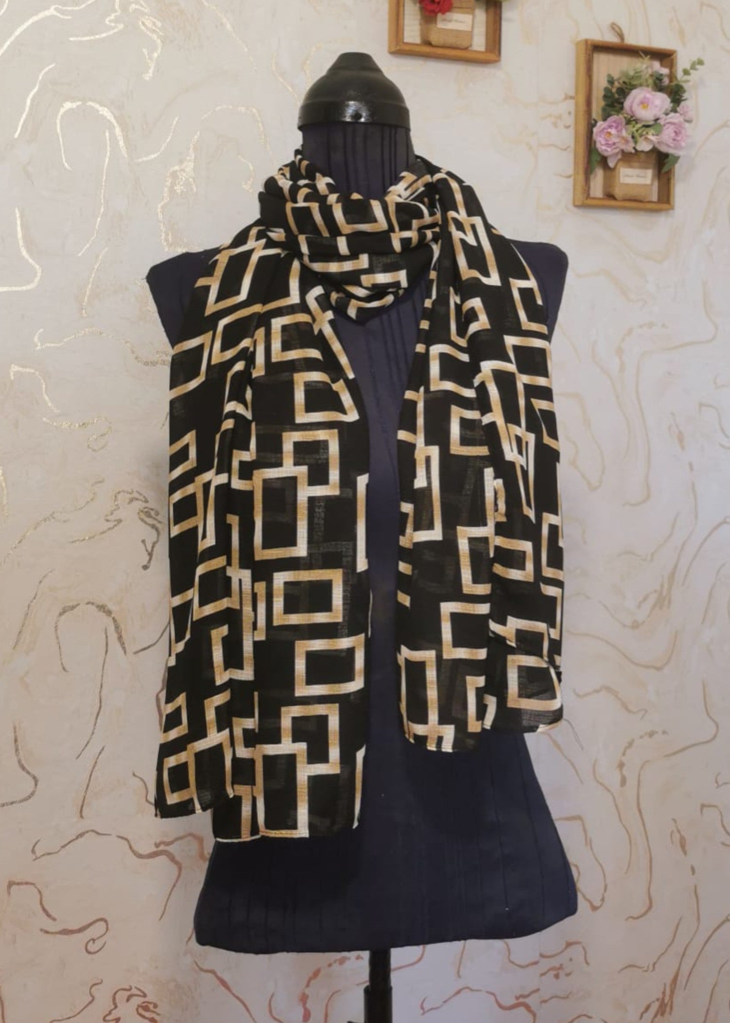 Scarf in Black Color by - Trendy Women Scarf MSA6686