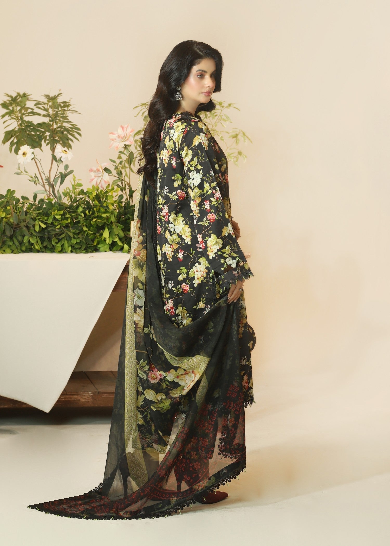 crepe Unstitched in Black