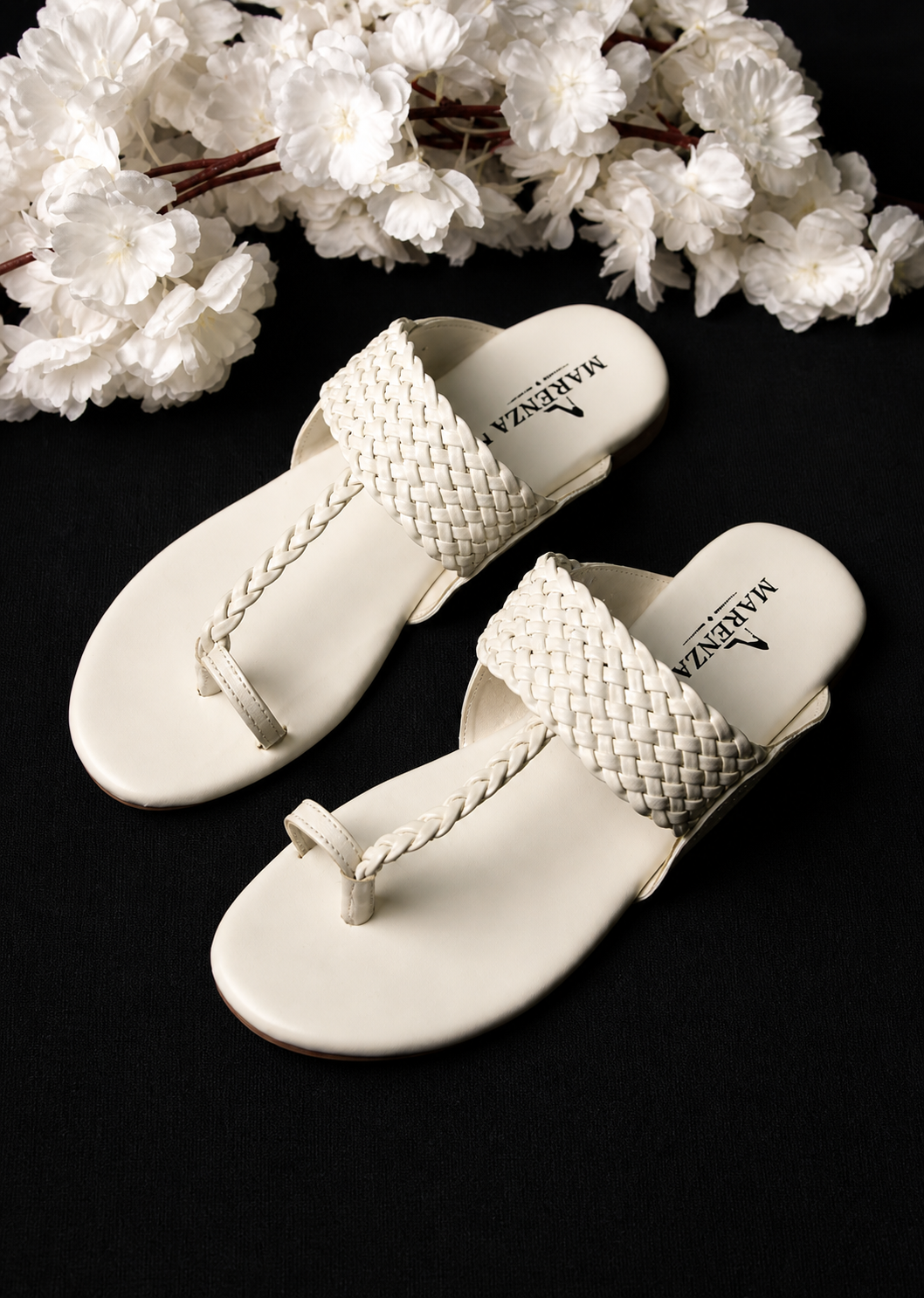 Kolapuri in White by - High Quality Women Kolapuri GBU1262
