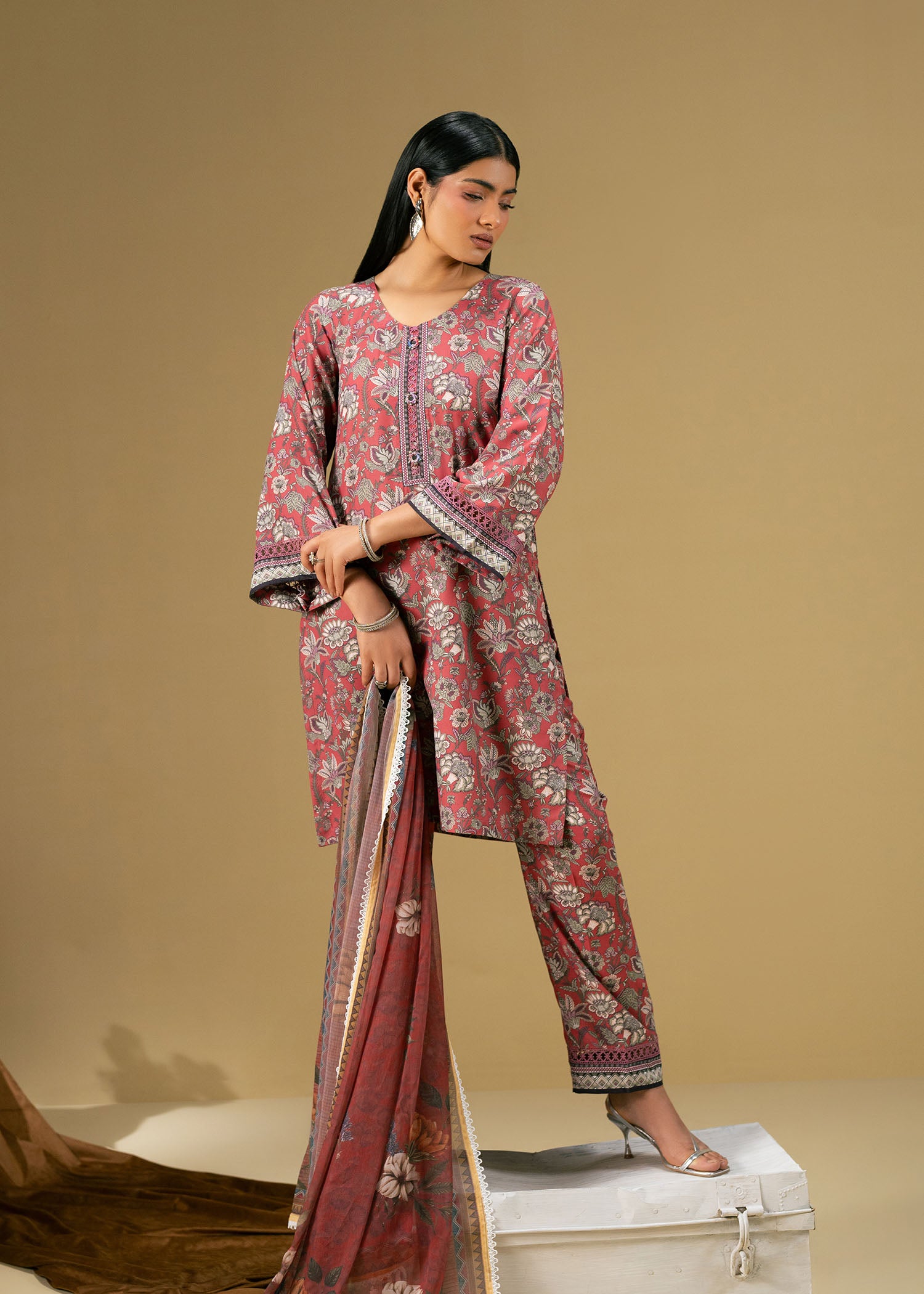 lawn Kurta Set in Rose red