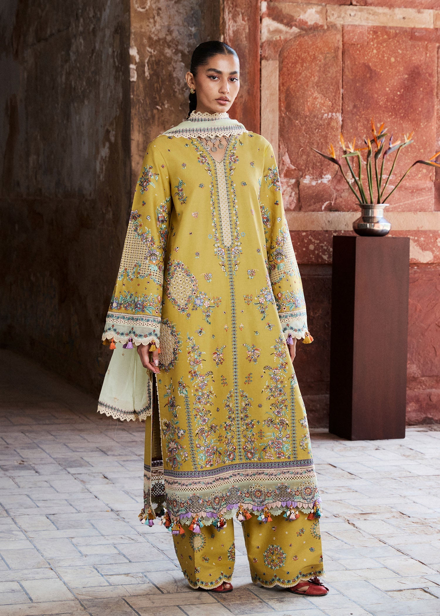 Zan Festive Luxury Lawn – Sari
